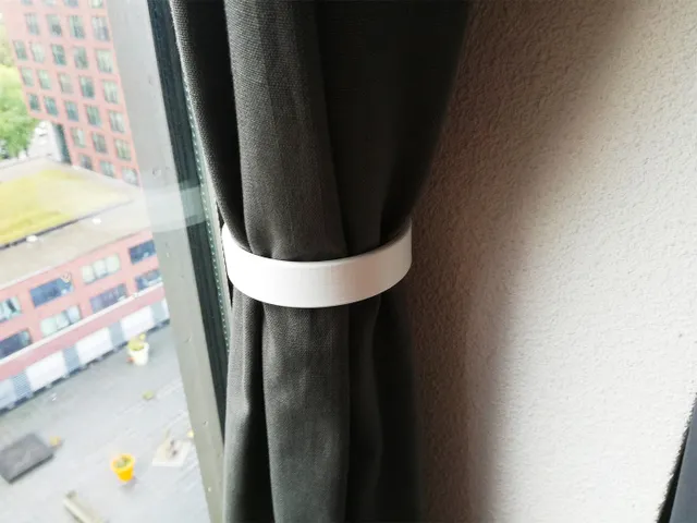 Curtain hook holder