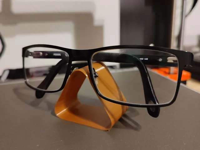 3g Extremely minimalist eyeglass holder