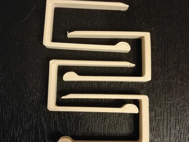 spona stolek (table buckle)