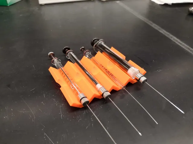 Syringe holder