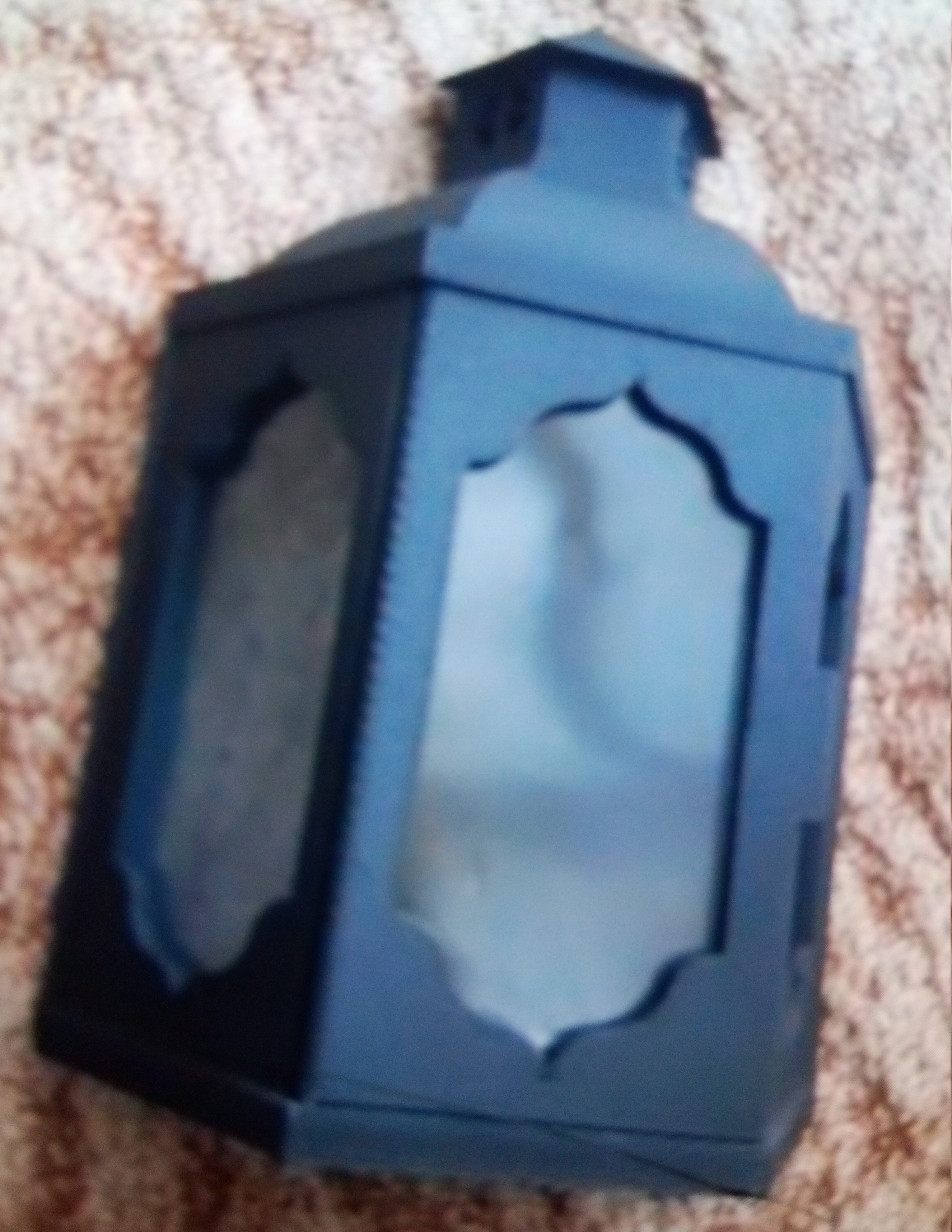 Miniatura 2 do modelo 3D Old-fashioned lantern on wall