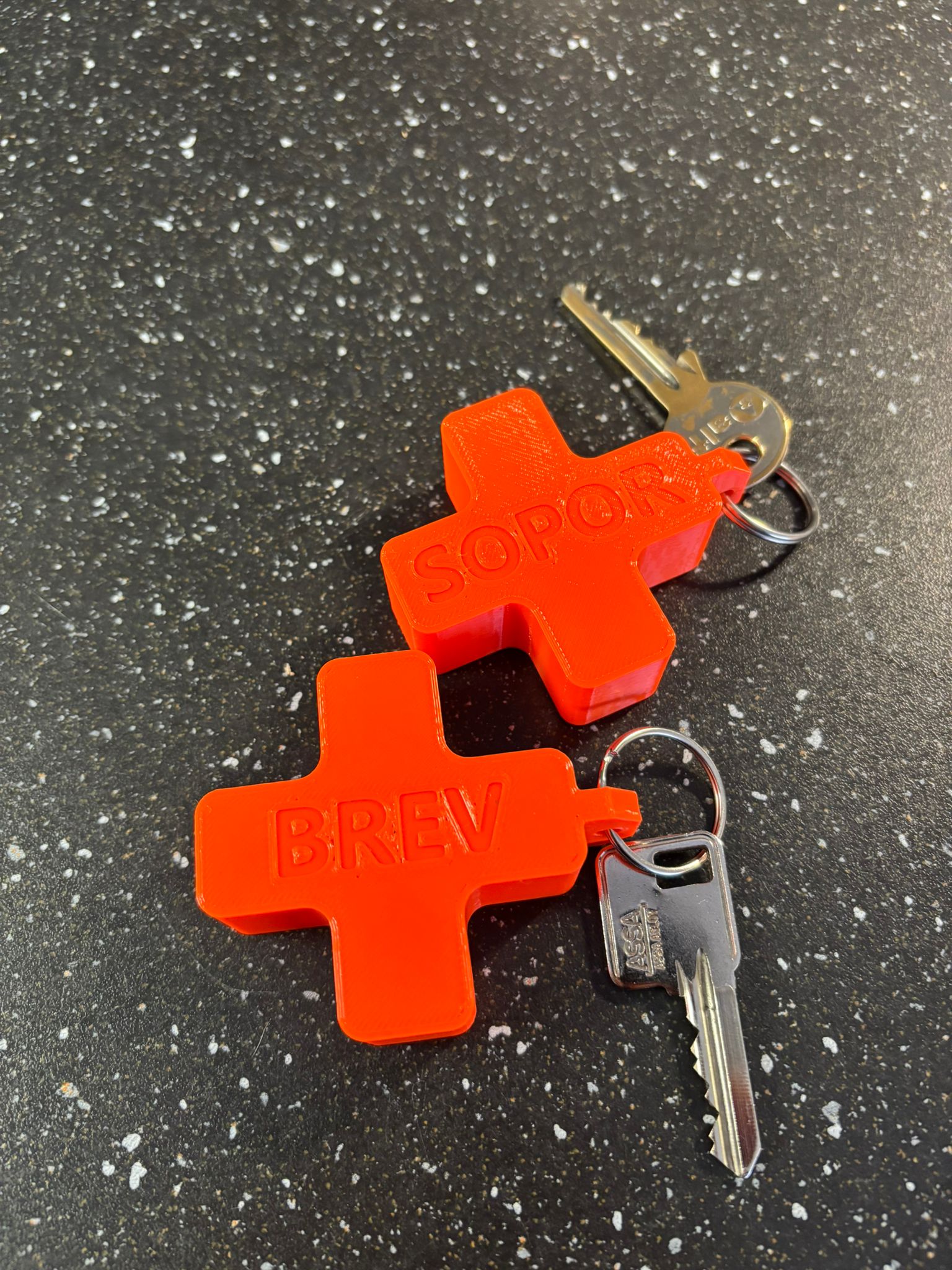 Floating key ring