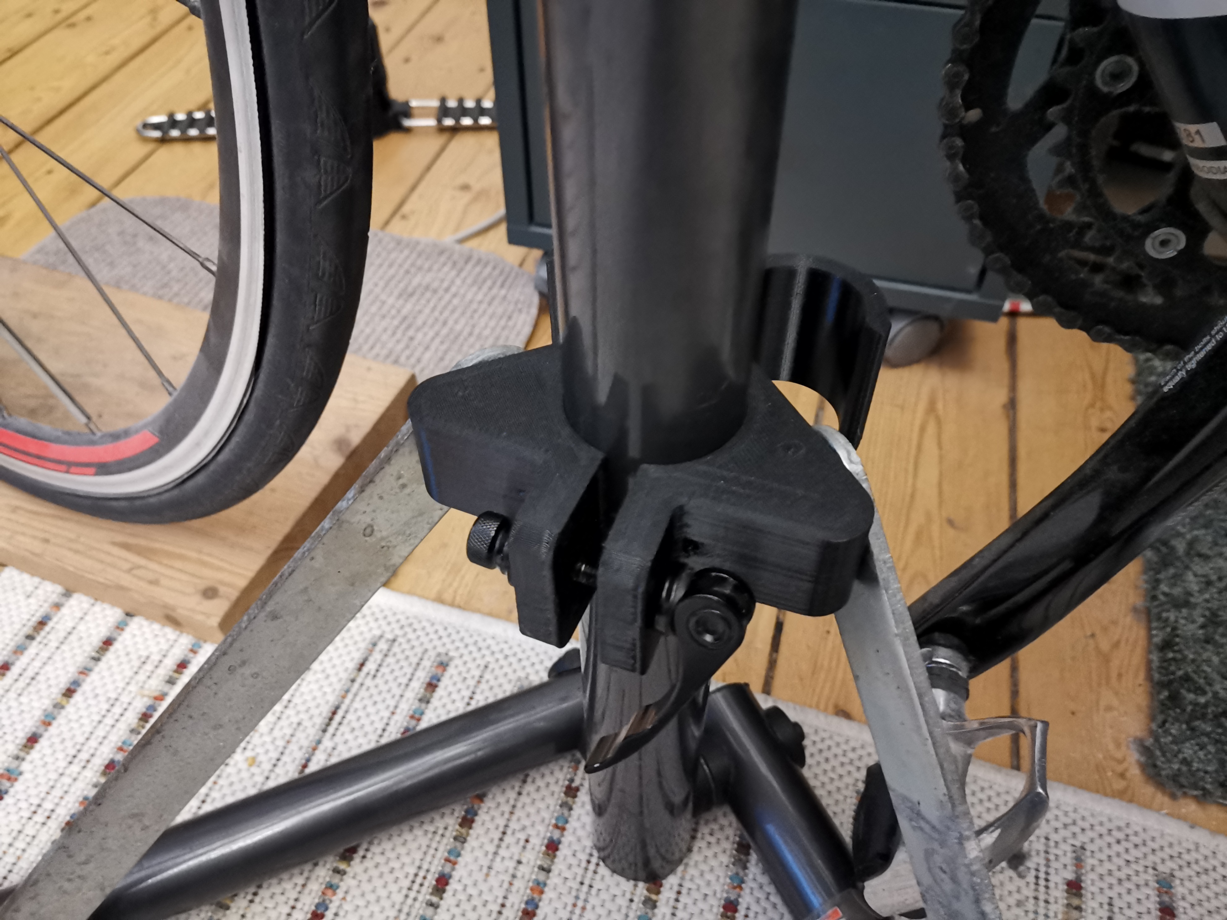 Spin doctor biycycle repair stand clamp