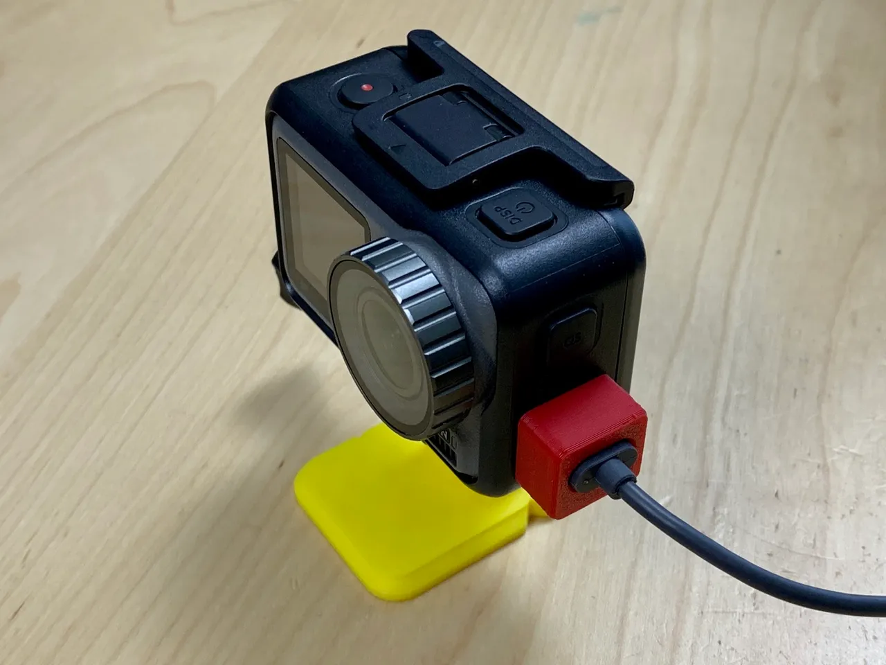 Regenjas fort opmerking Dust cap with USB-C cable slot for DJI Osmo Action by fns720 | Download  free STL model | Printables.com