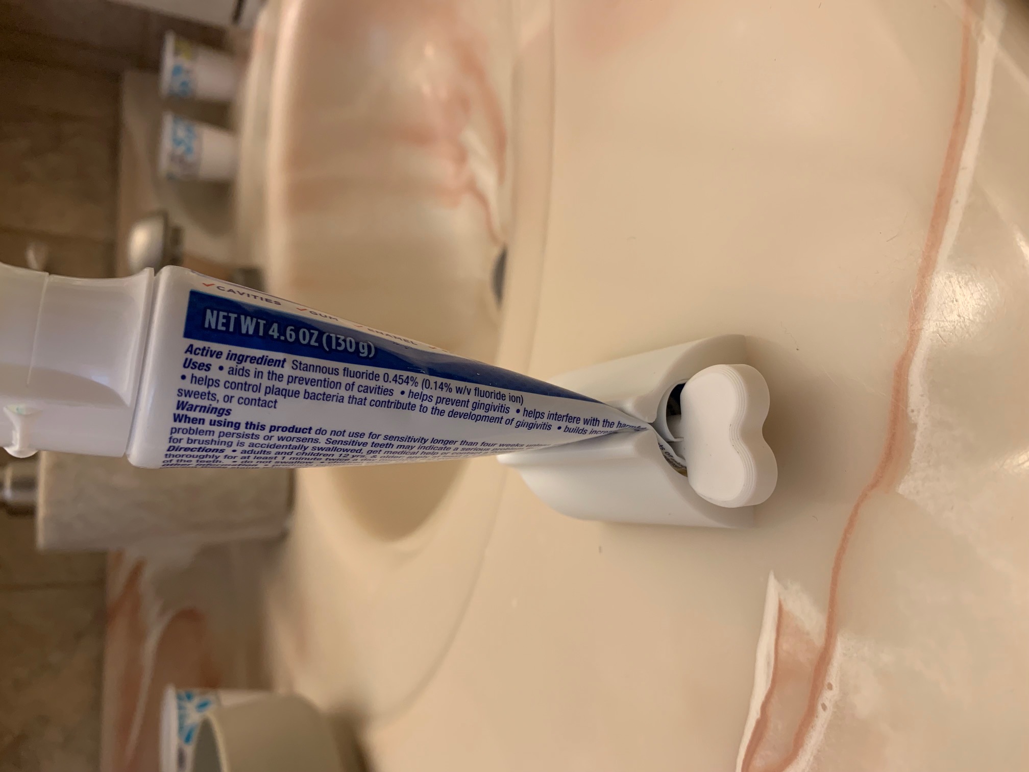 Toothpaste squeezer/Stand