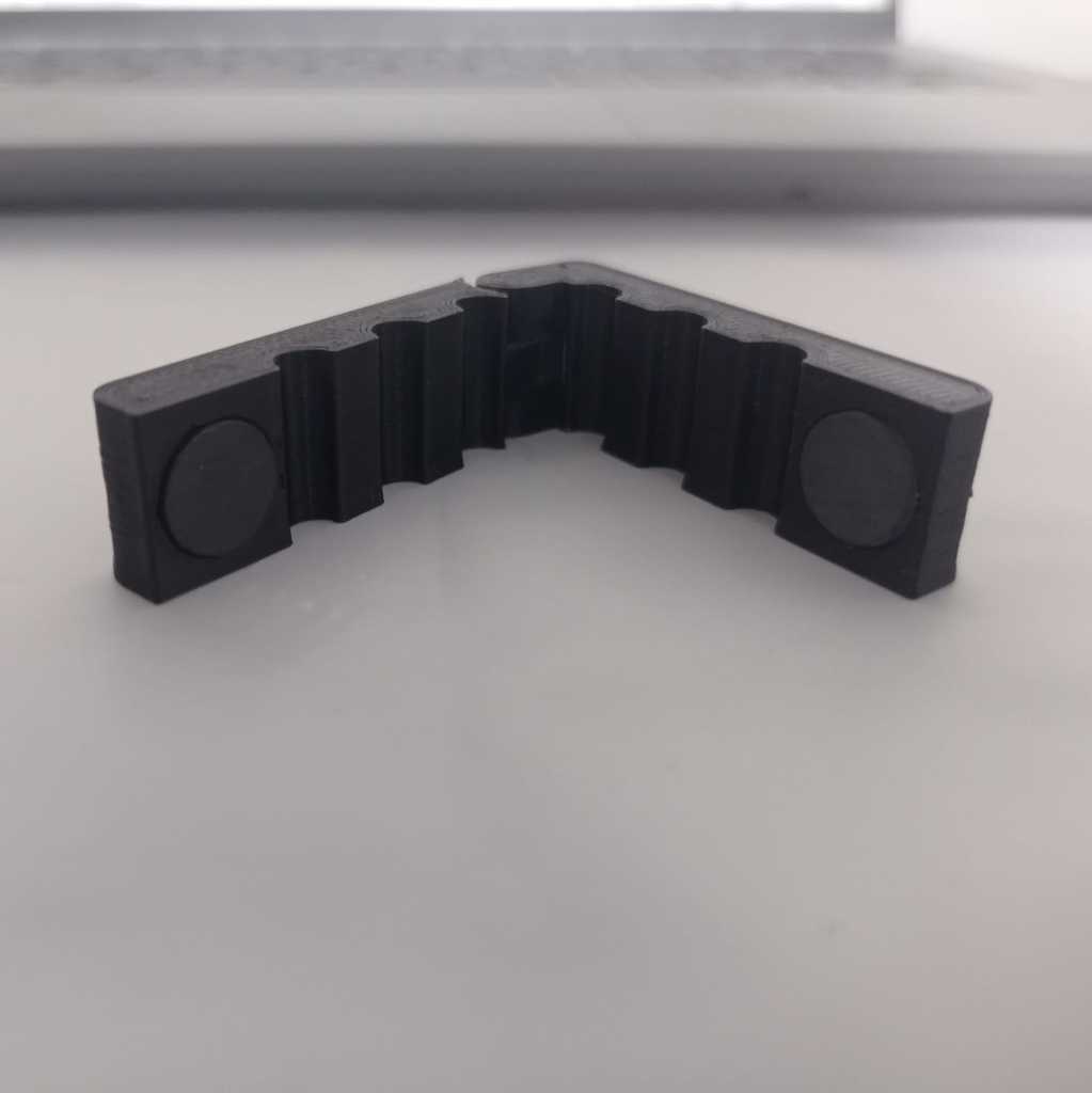 Magnetic cable organizer