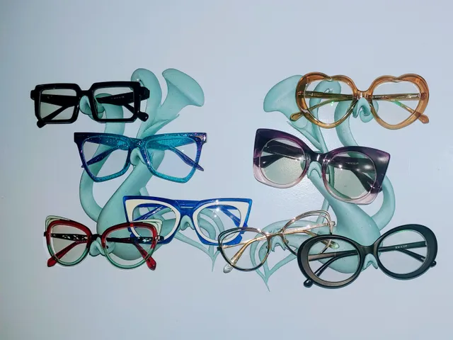 Glasses Display; Decorative wall Hanging