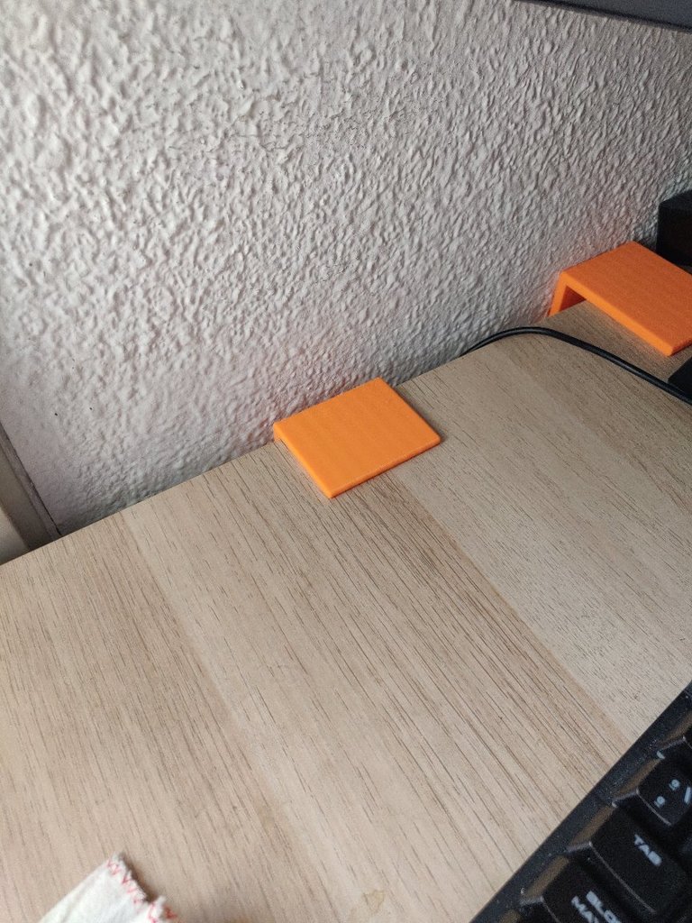 Miniatura 3 do modelo 3D Headphones under table hook