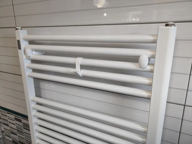 Háček na žebříkový radiátor / Ladder radiator hook