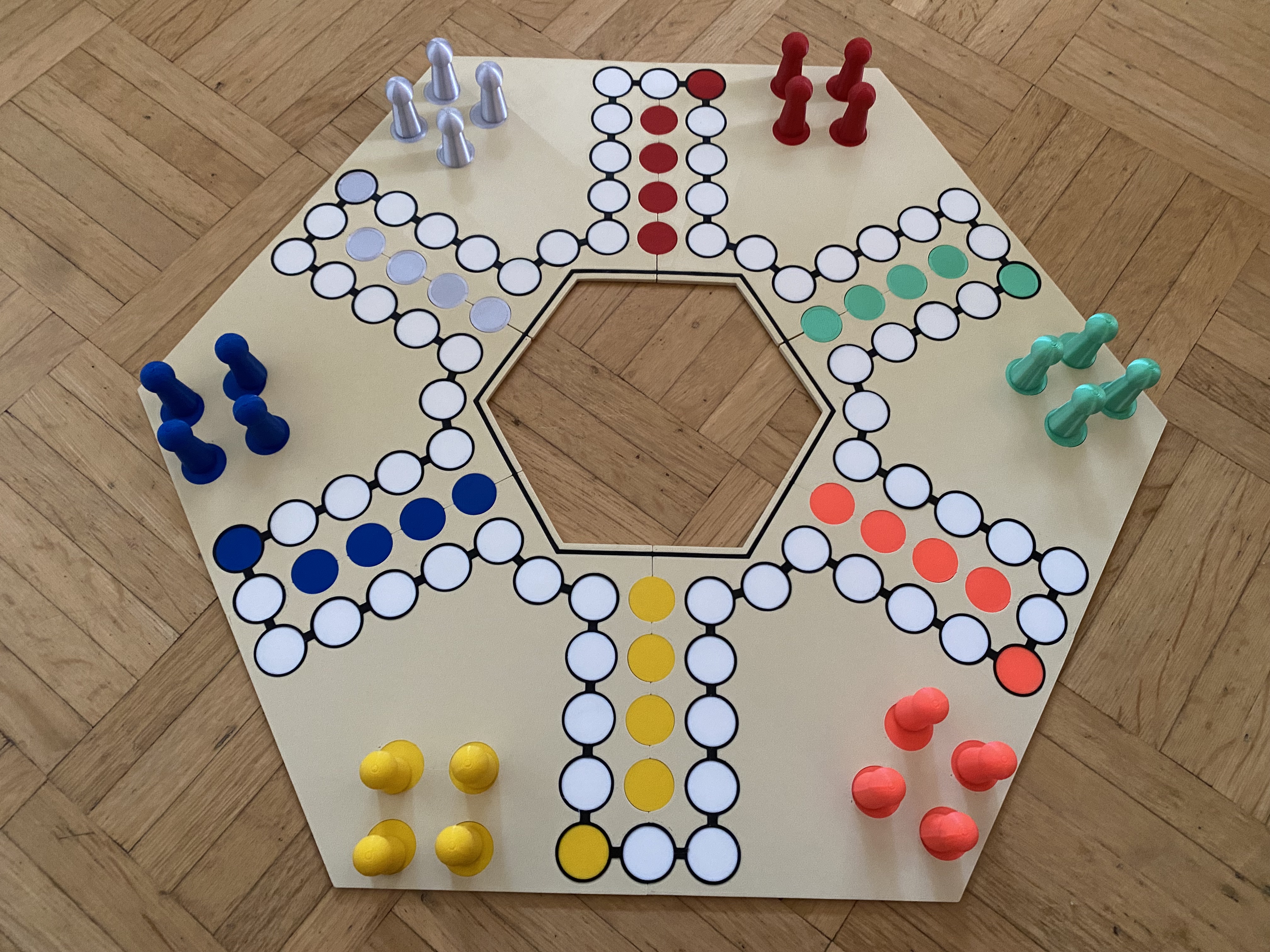Mensch, ärgere dich nicht /man, don't get angry for 6 player