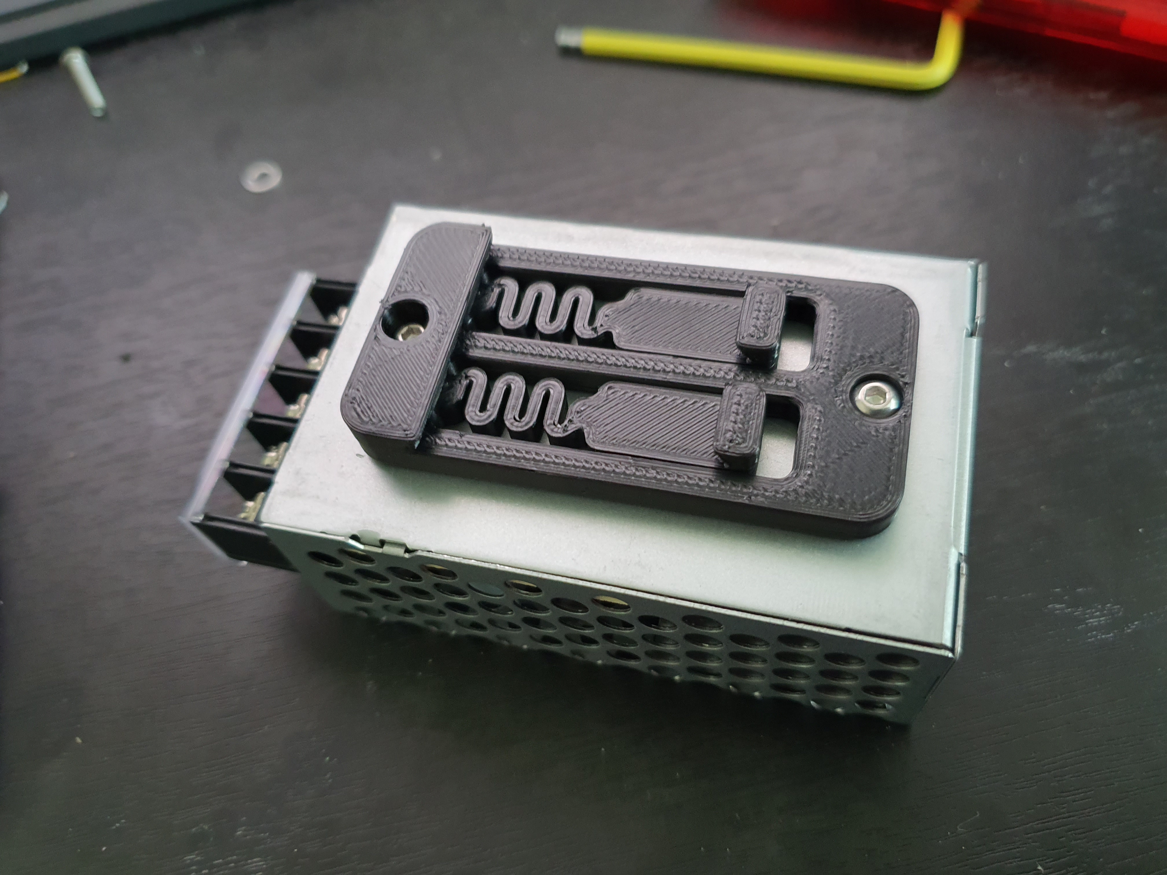 Low height din rail mount for LRS-200, RS-25, raspberry pi(3or4 and zero 2), and BTT octopus