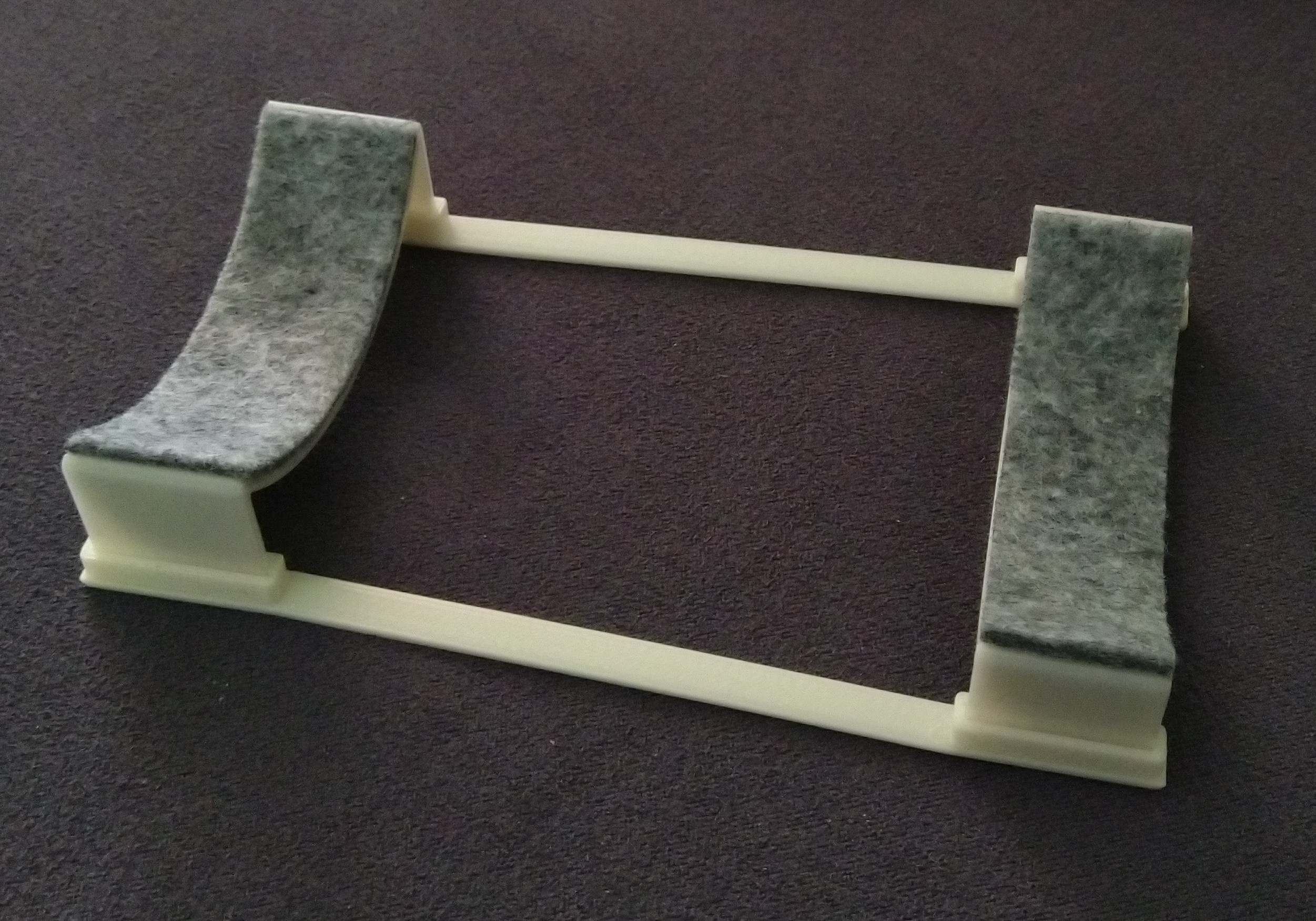 Simple parametric lens holder (with Fusion360 sources)