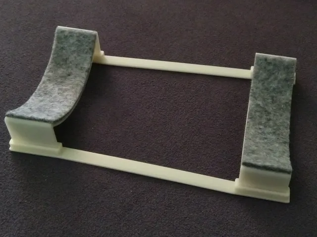 Simple parametric lens holder (with Fusion360 sources)