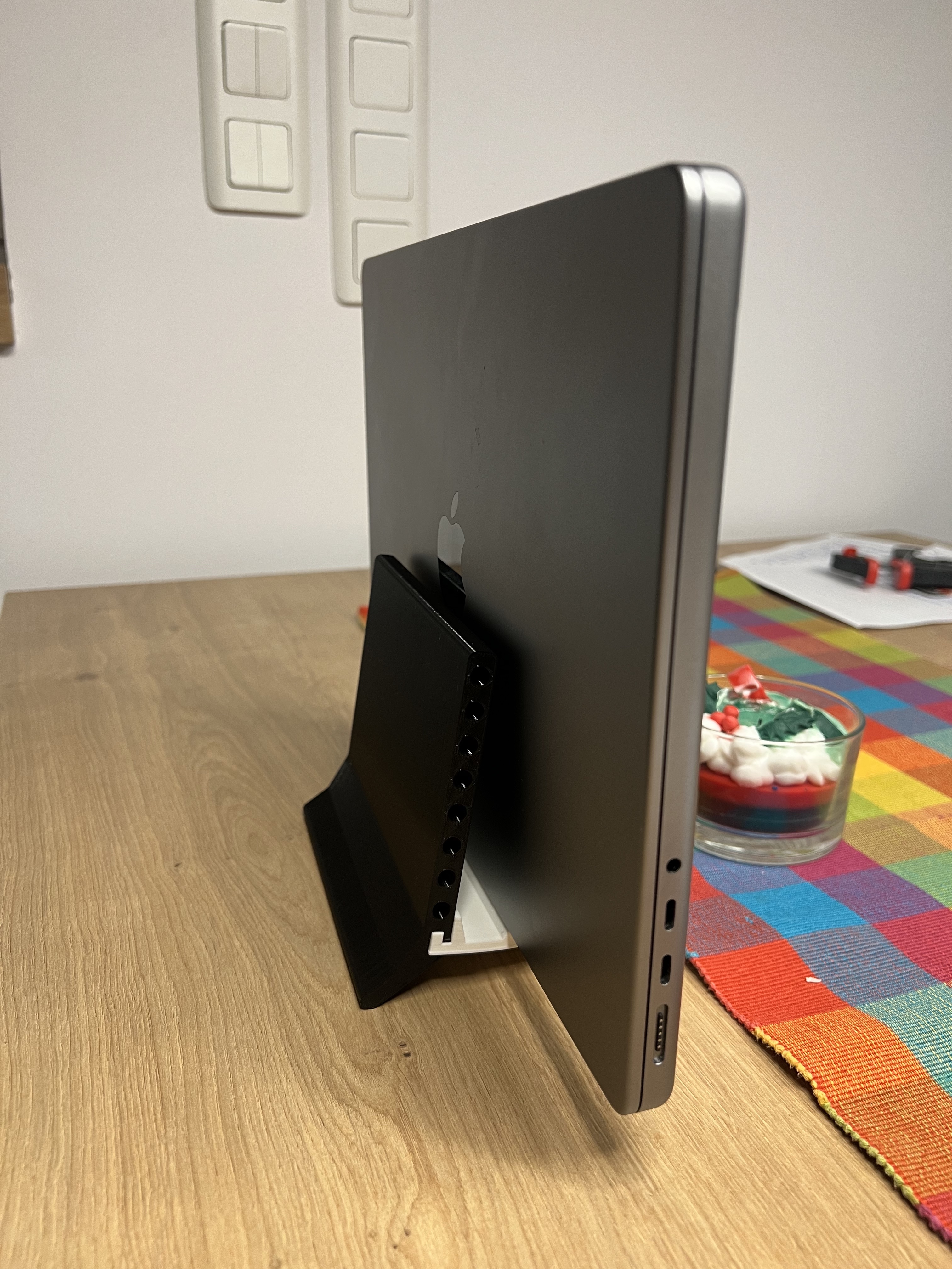 Laptop stand