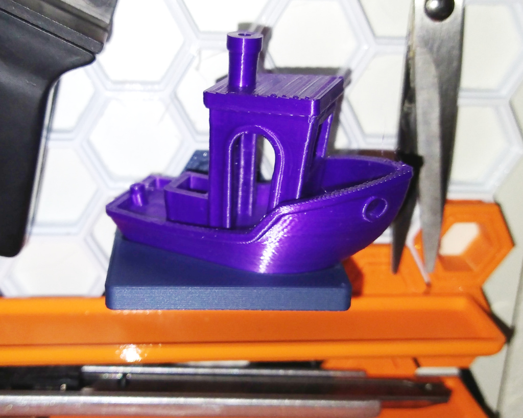 Benchy holder for honeycomb storage wall