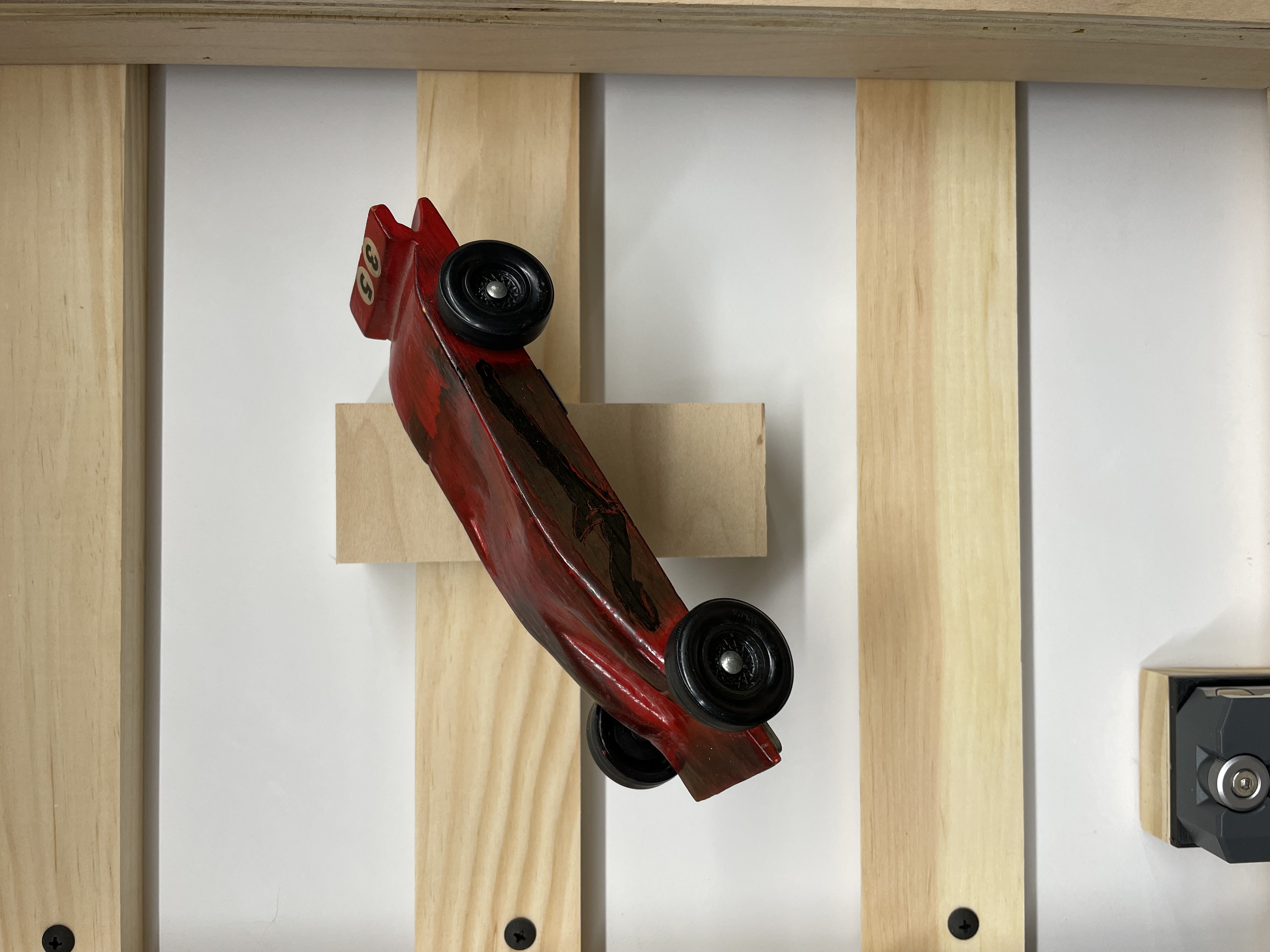 Pinewood Derby Wall Mount Hanger by Vincent, Download free STL model