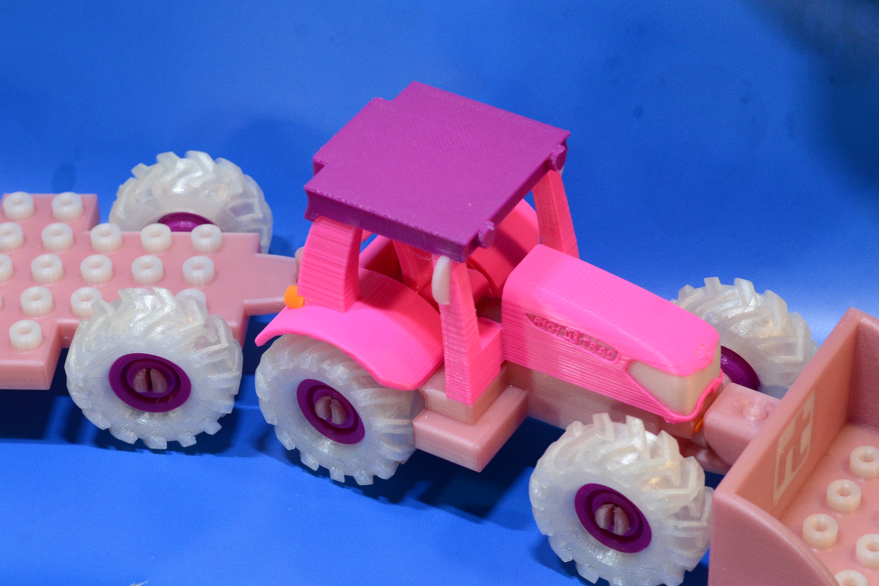 Miniatura 2 do modelo 3D Tractor Trailer (Multi-Color)