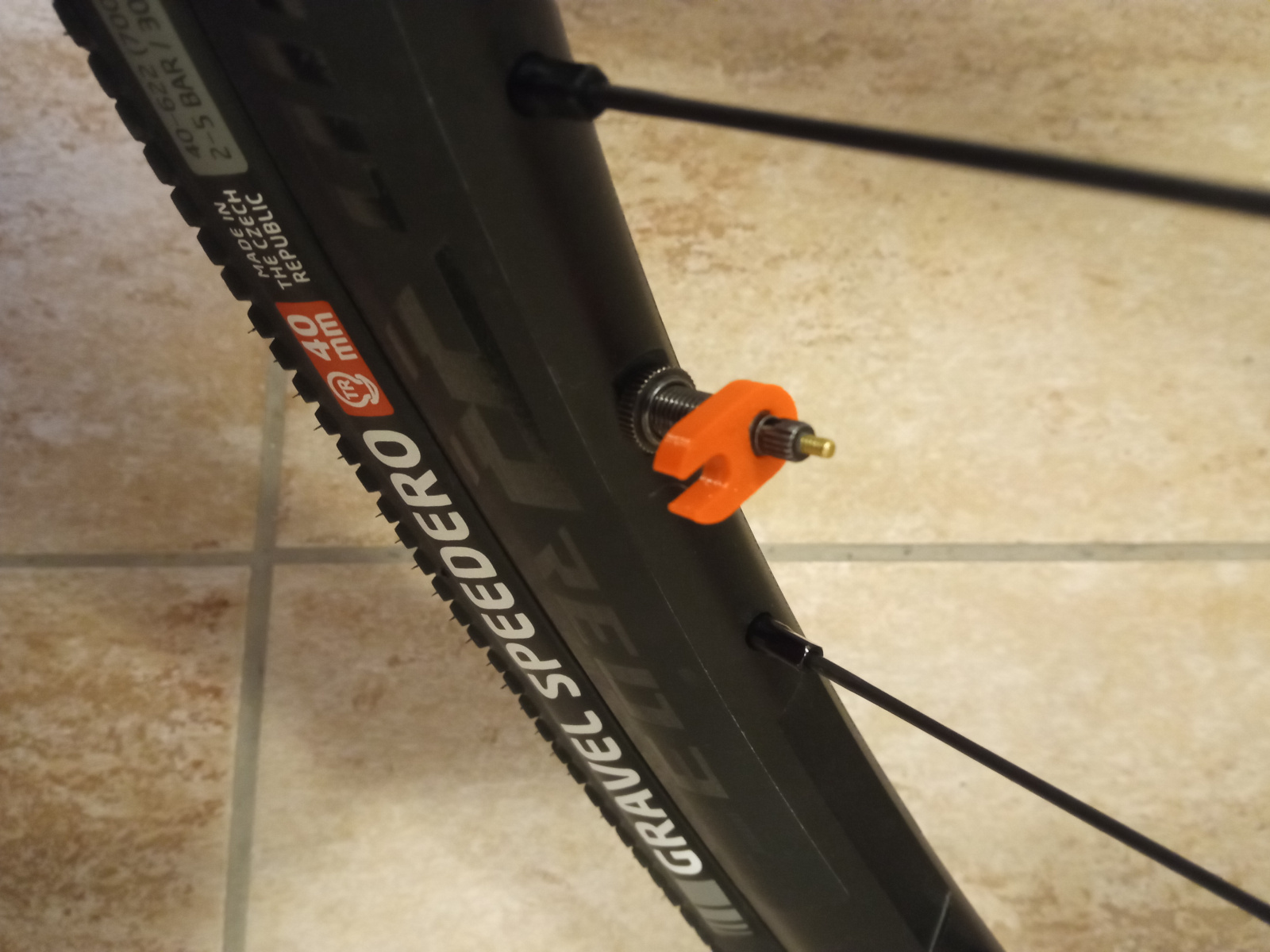 Presta valve tool