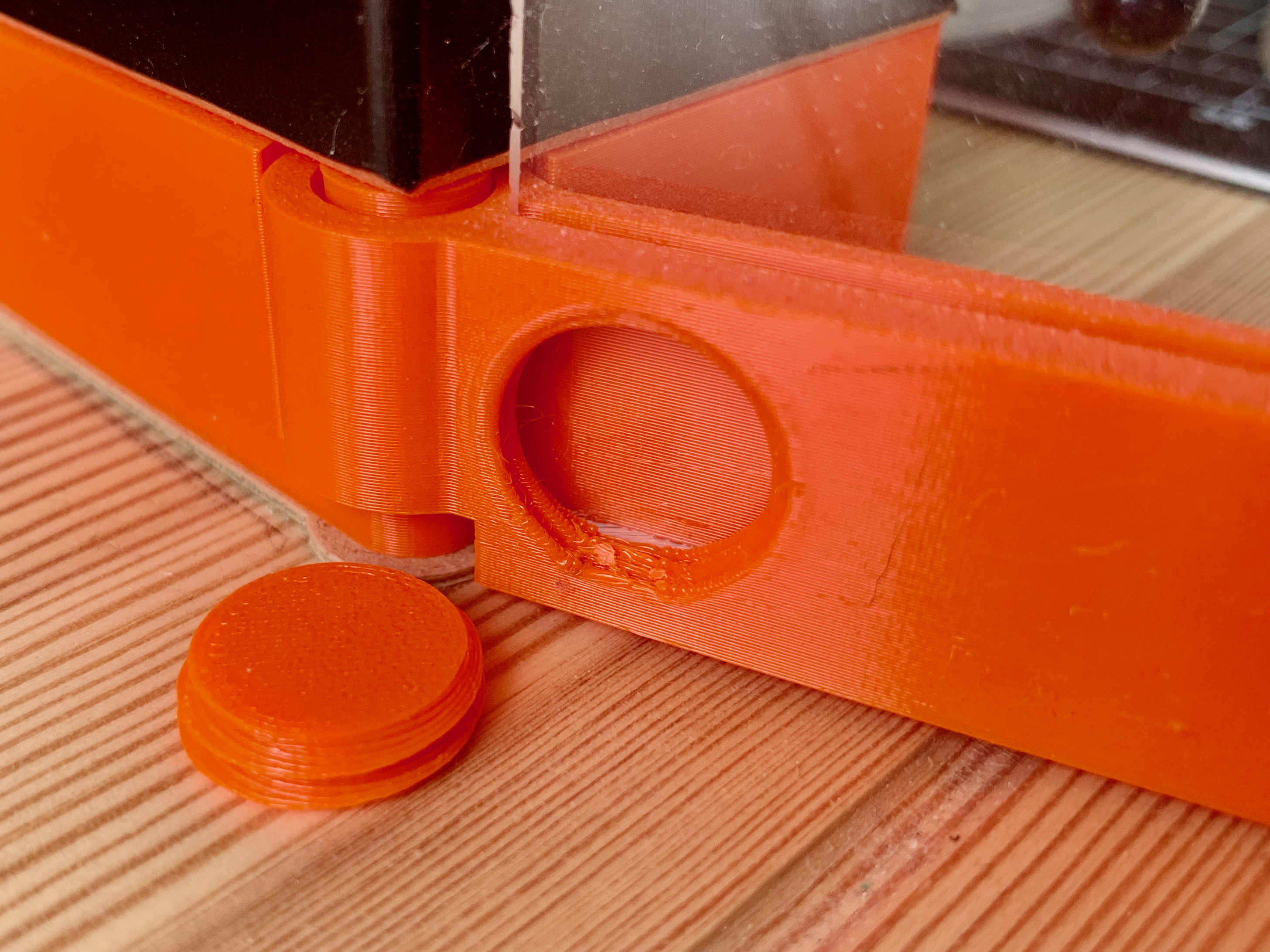 Miniatura 2 do modelo 3D Lack Locking Hinges & Knobs