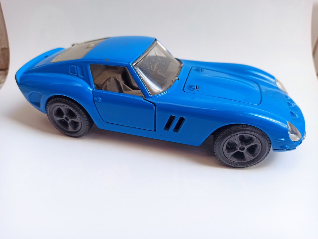 Replacement wheels for Burago 1:24 models