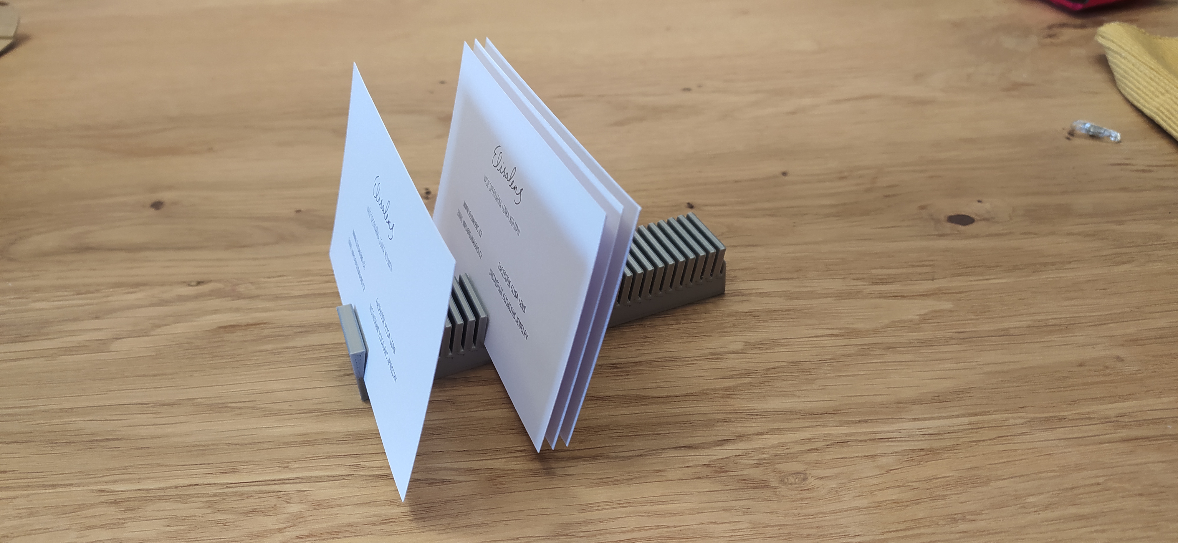 Card holder - držák na vizitky