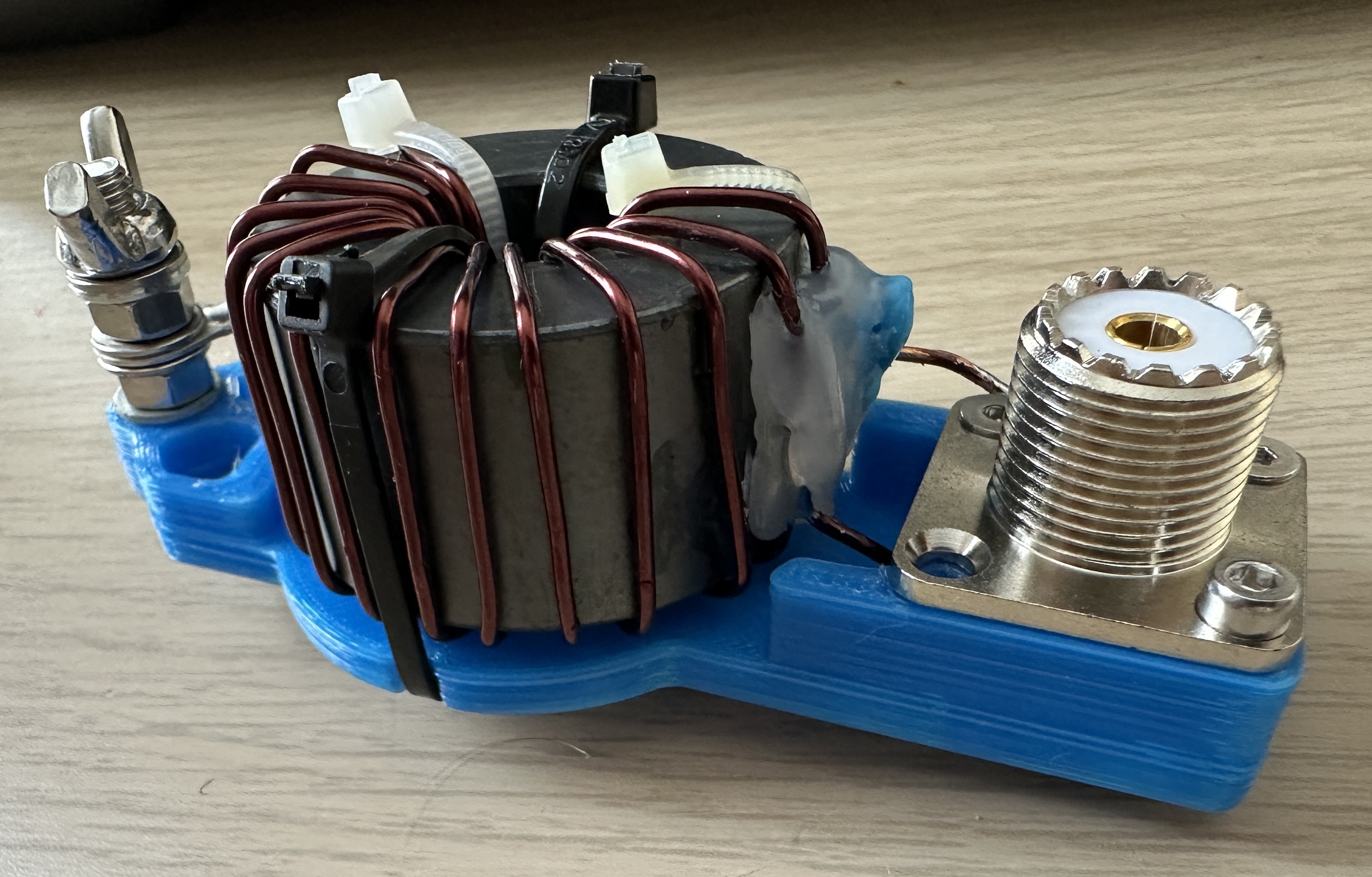 End Fed antenna holder