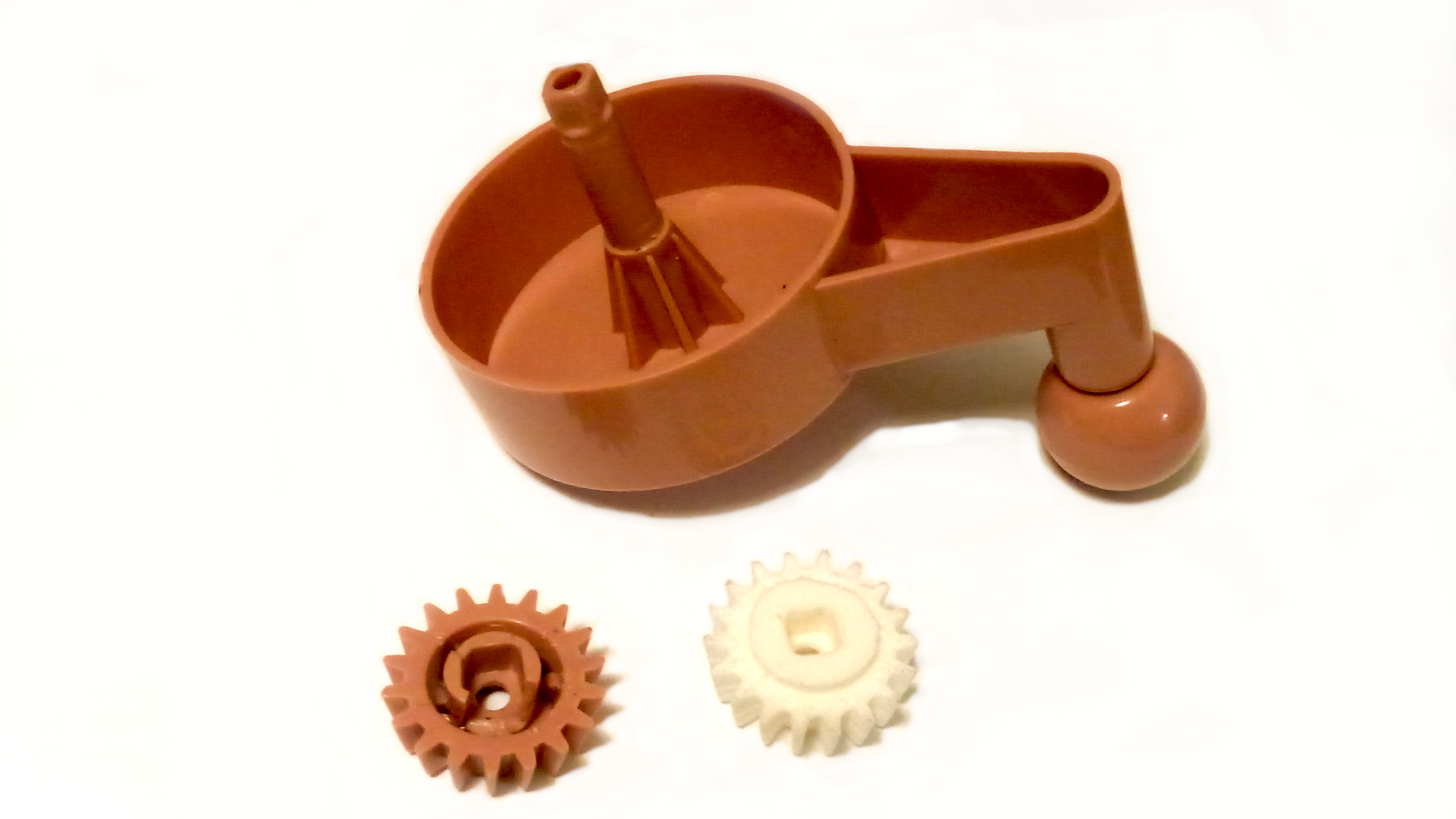 Gear usable for knitting machine