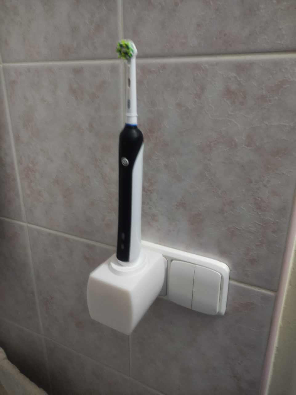ORAL B nabíječka 220V CZ