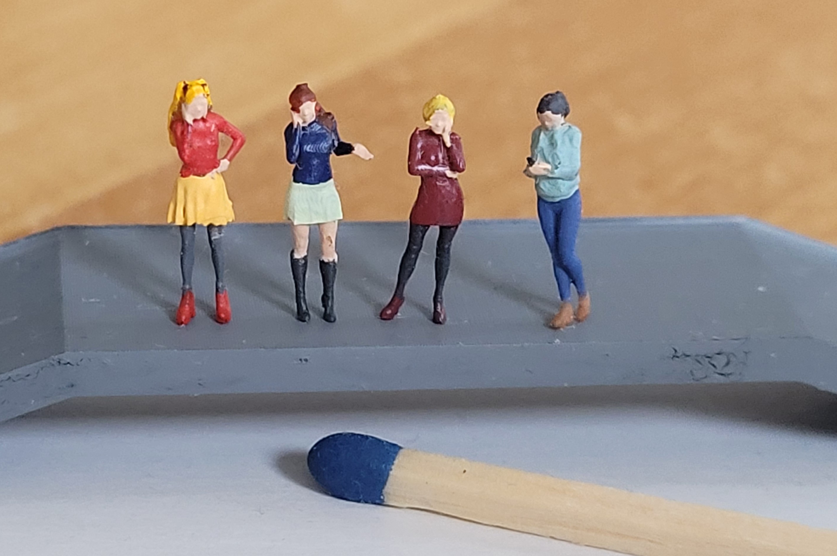 Girls with phones (1-148)