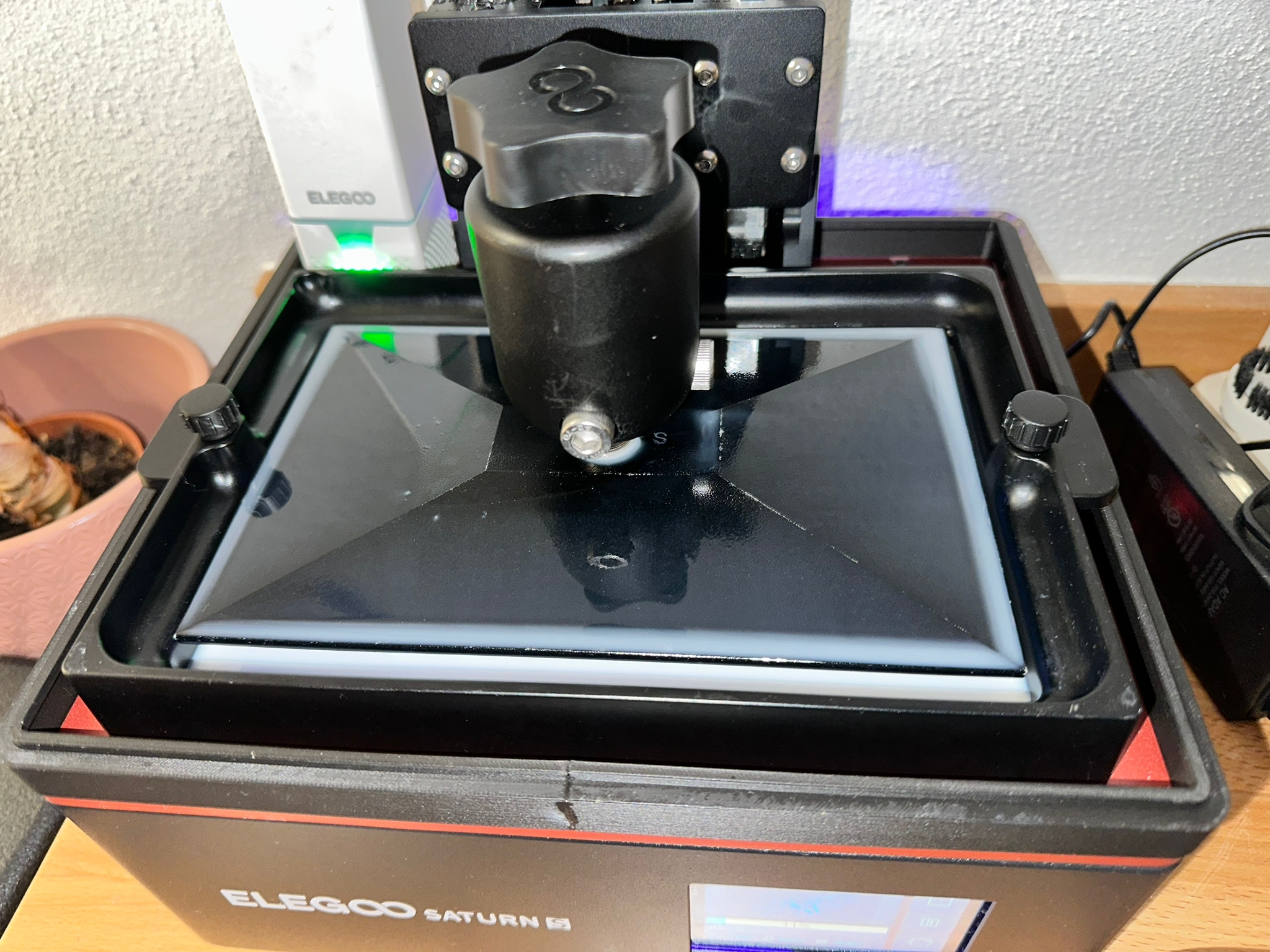 Hooded Riser Hood riser for Elegoo Saturn (S) by Make-A-Shape.de | Download free STL ...