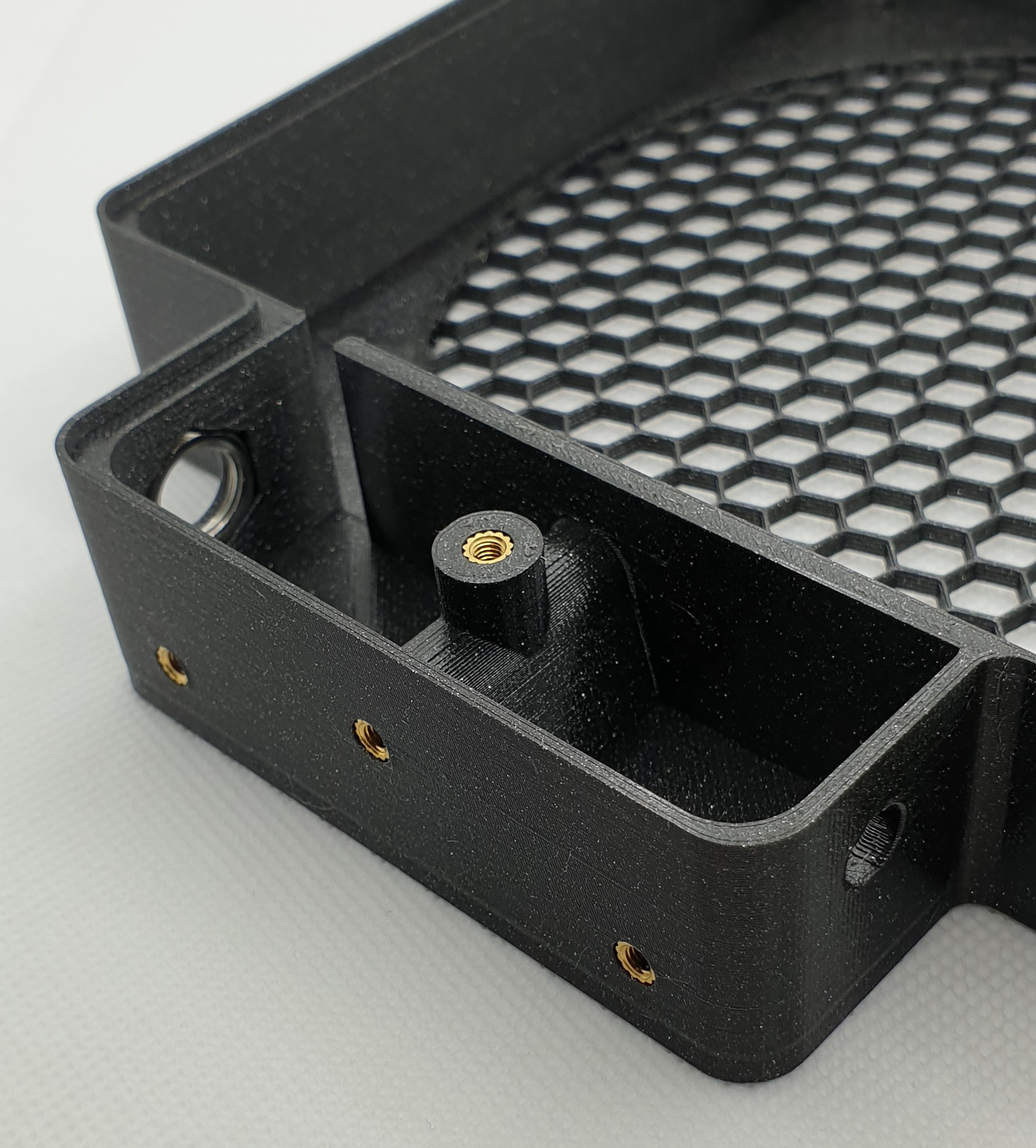 Powerful desktop solder fume extractor with big 140 mm fan and two 10