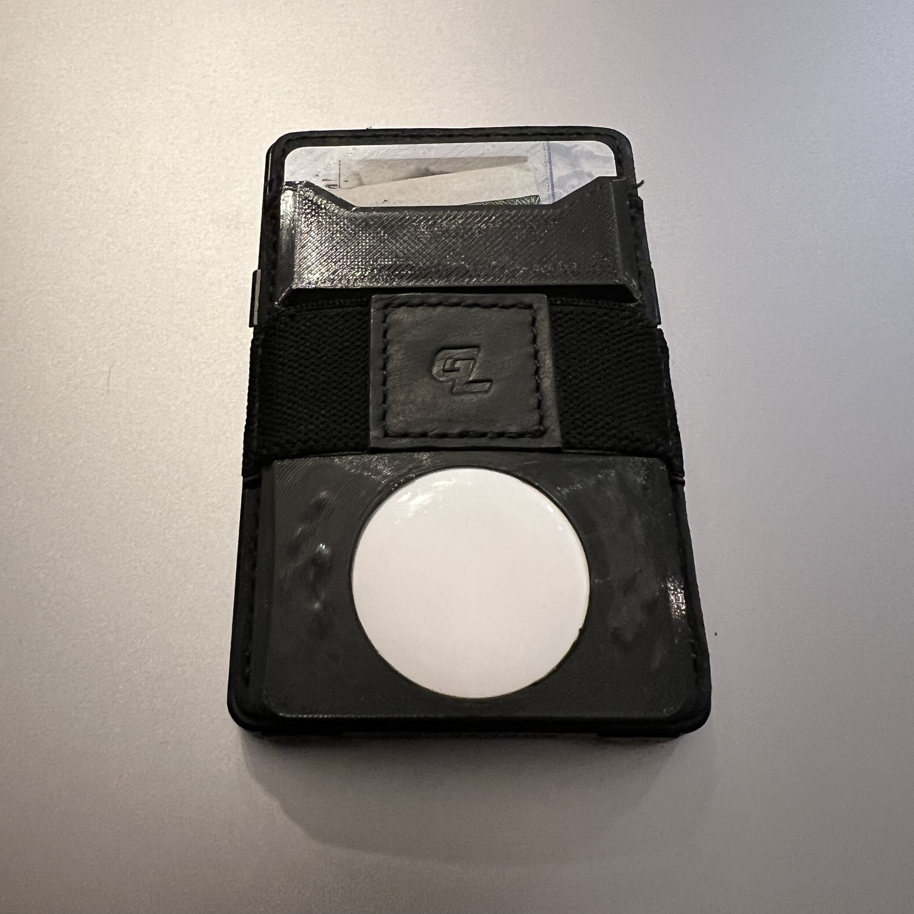 Groove Wallet Airtag attachment