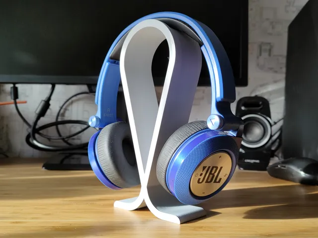 Headphone stand and holder - simple modern design