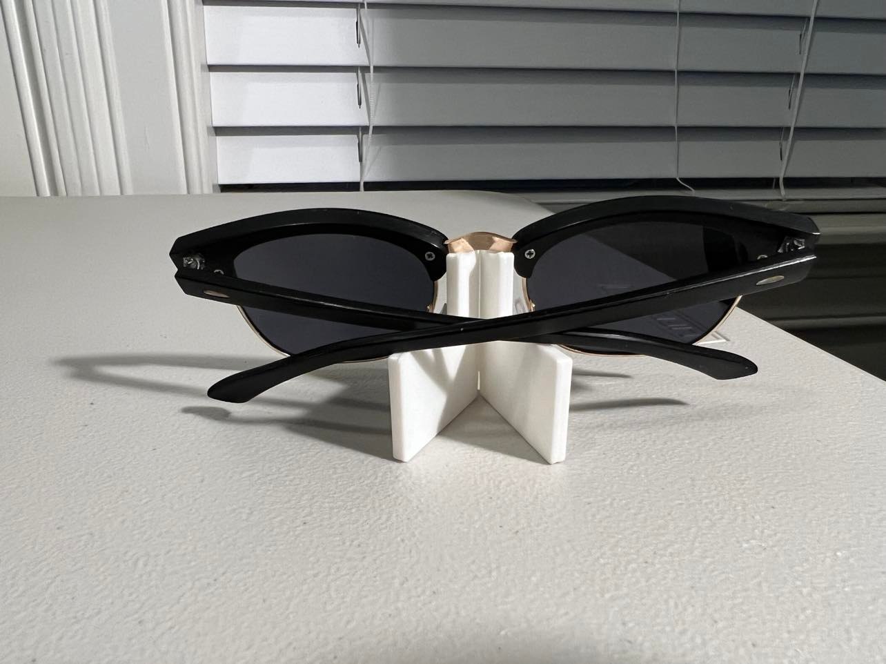 Folding Glasses Stand (Print-in-Place) by Burnt Toast | Download free ...