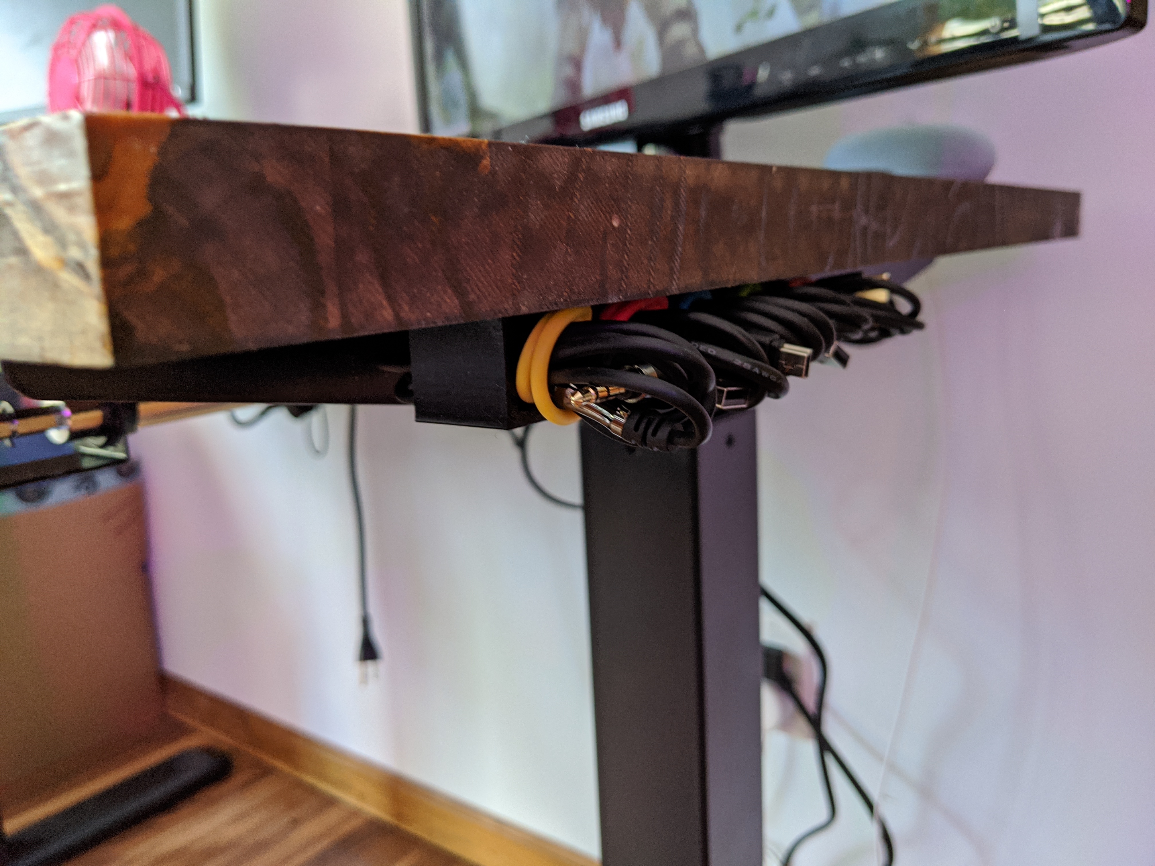 Loose USB Cable Organizer for Under Desk