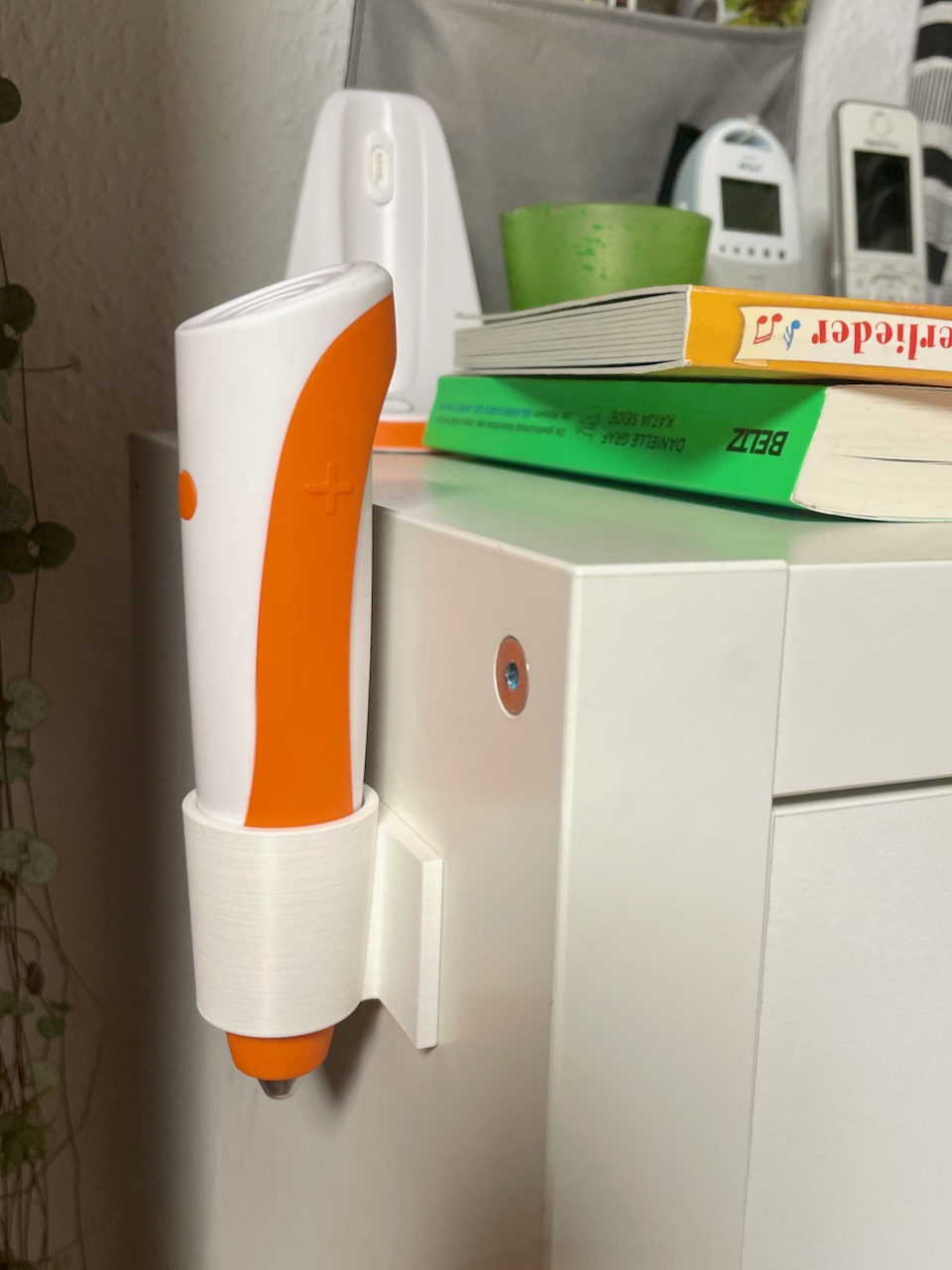 TipToi Pen holder for any kind of bookshelf/cupboard/etc.