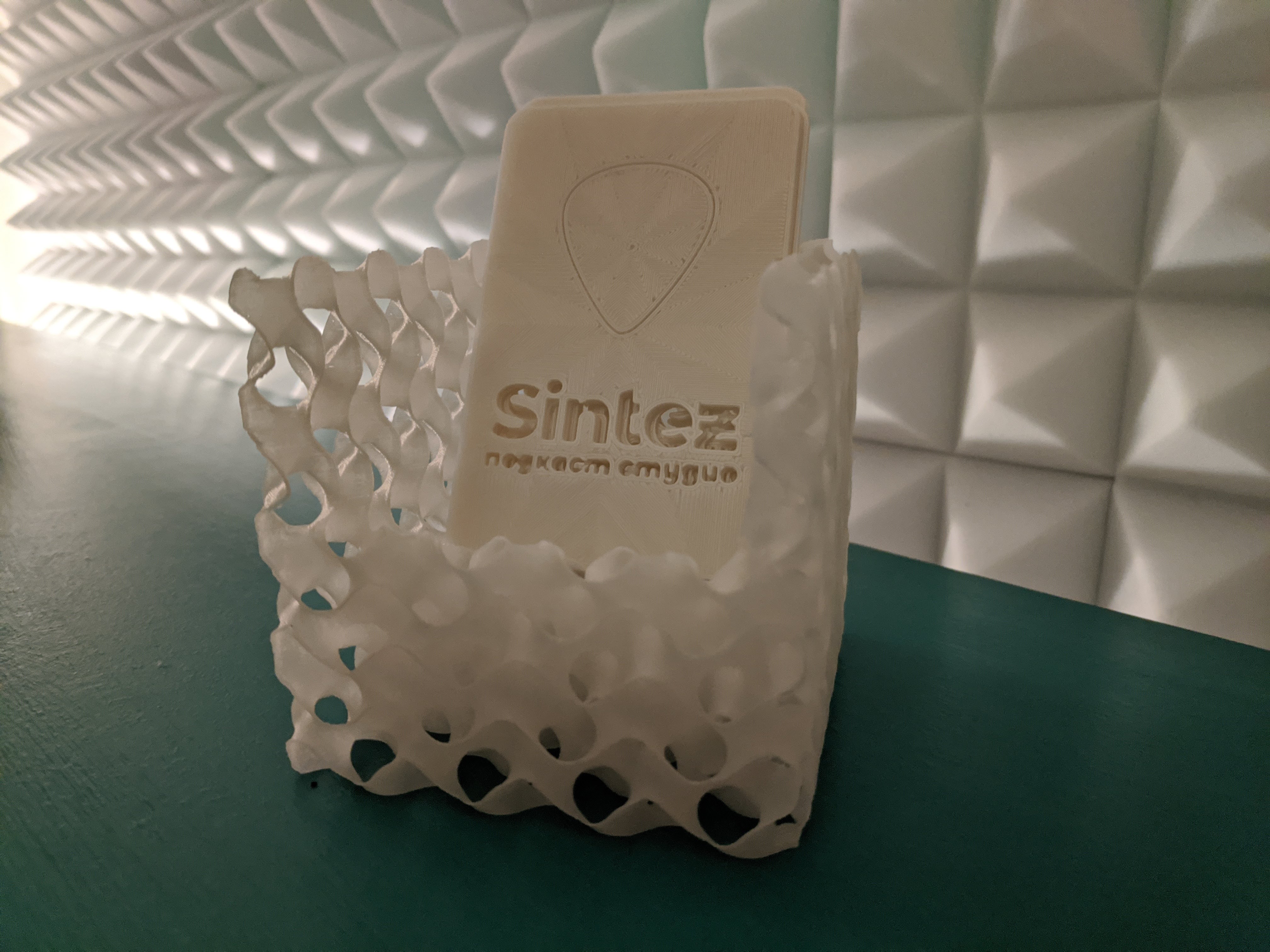 Gyroid Business Card Holder