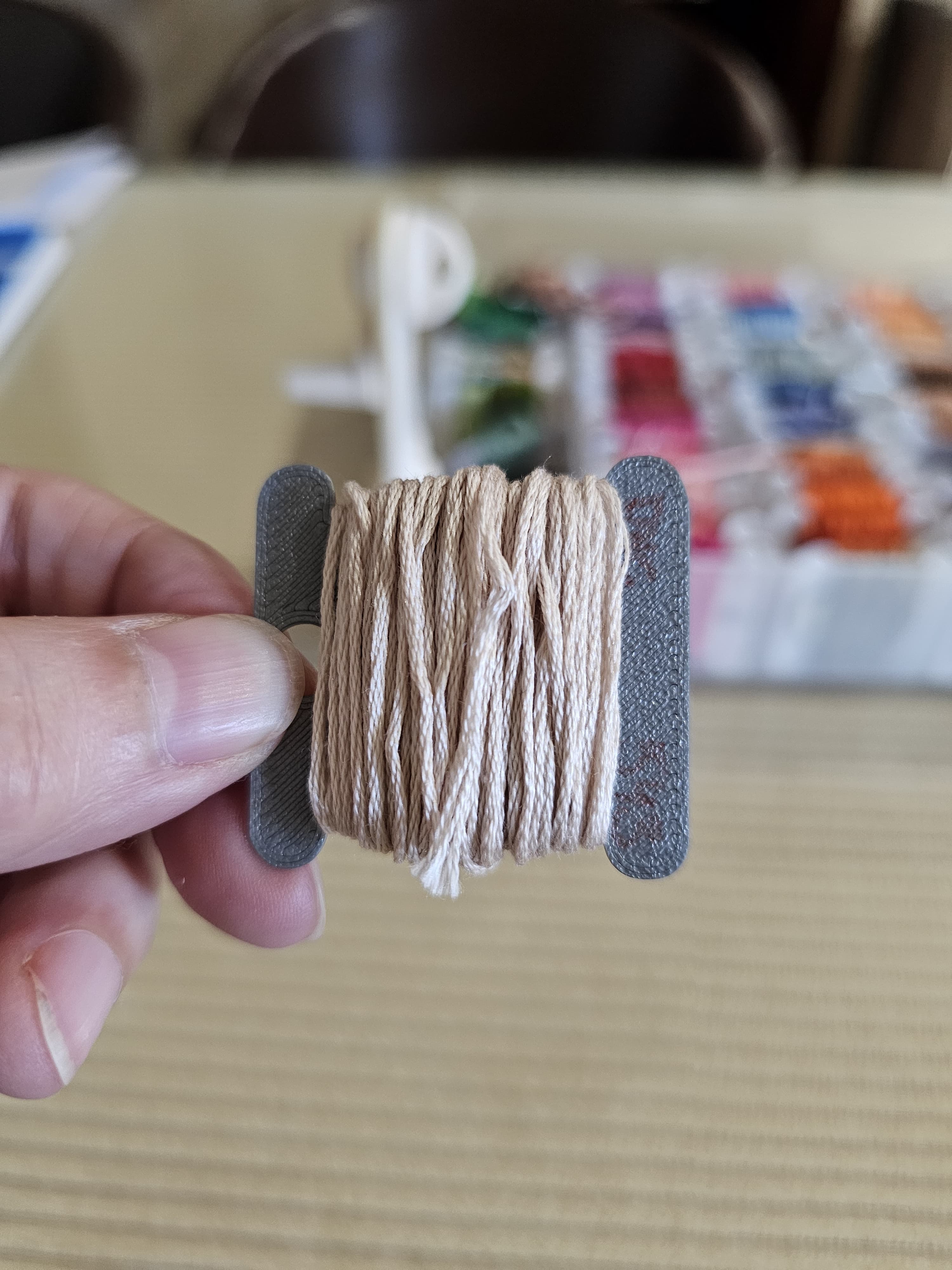 Miniatura 3 do modelo 3D Simple Thread Spool with hole