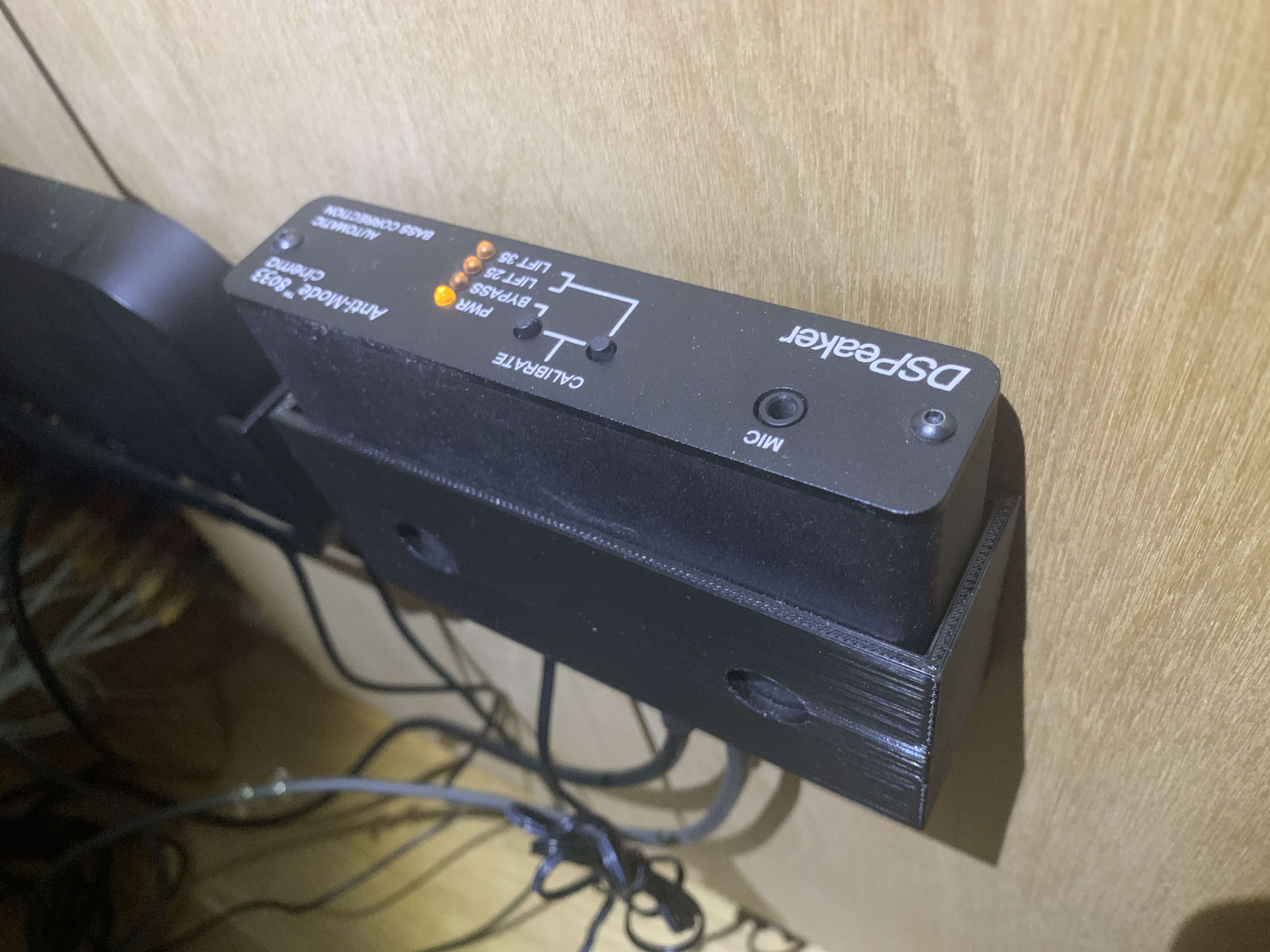 DSPeaker Anti-Mode 8033 wall mount
