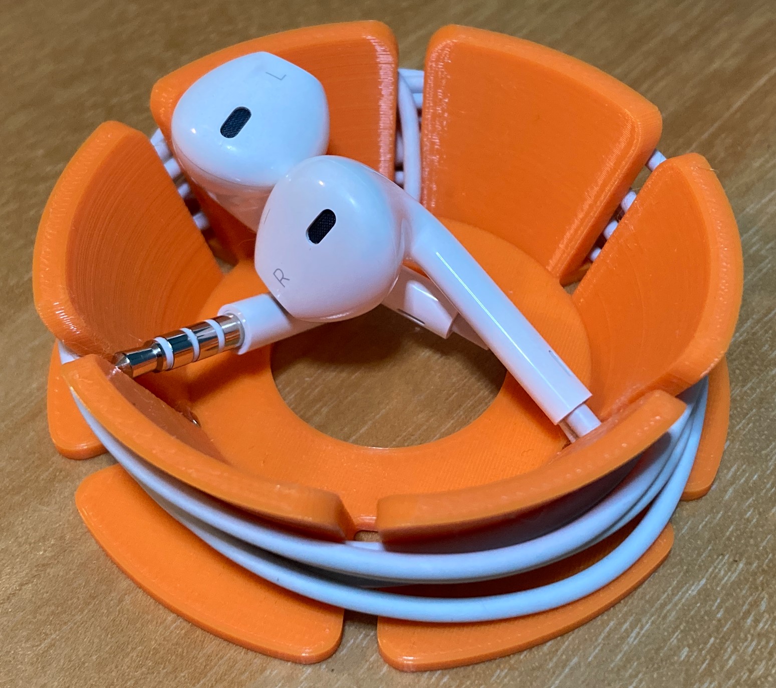 Flower earphone cable holder by Kazuchan Download free STL model