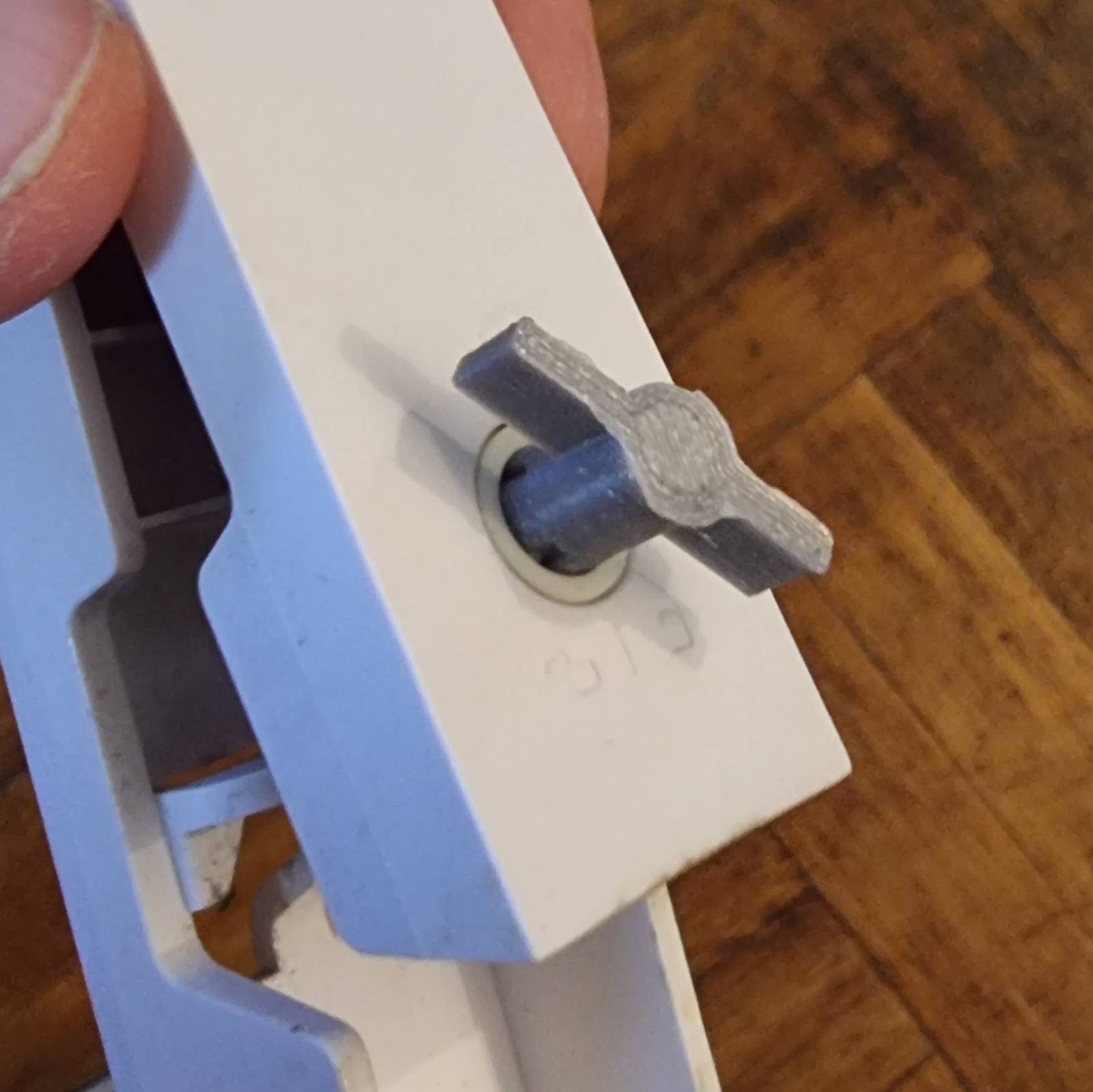 Qnap Key for square lock with protrusion
