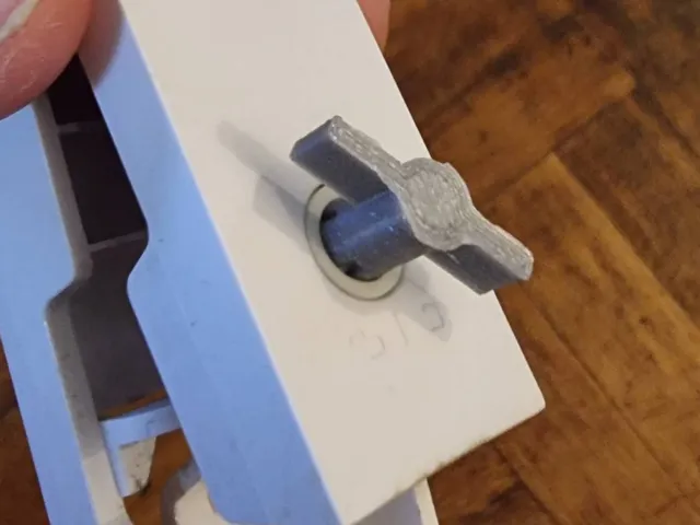 Qnap Key for square lock with protrusion
