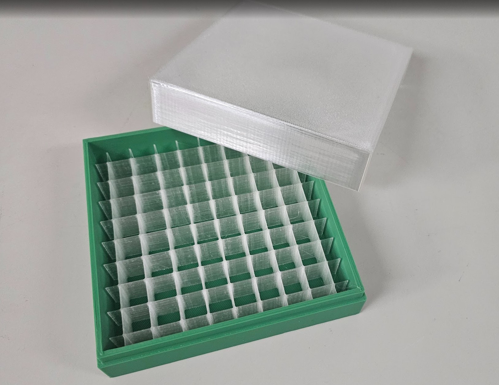 Freezer box for vials