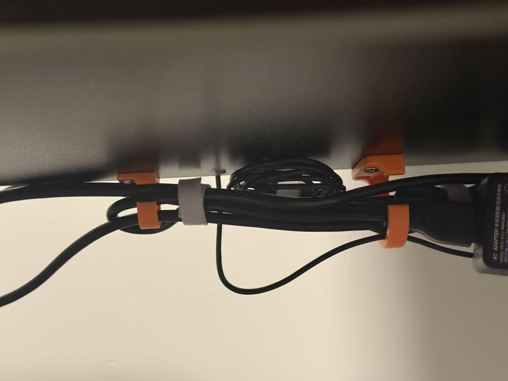 Miniatura 2 do modelo 3D Simple cable hooks / underdesk hook