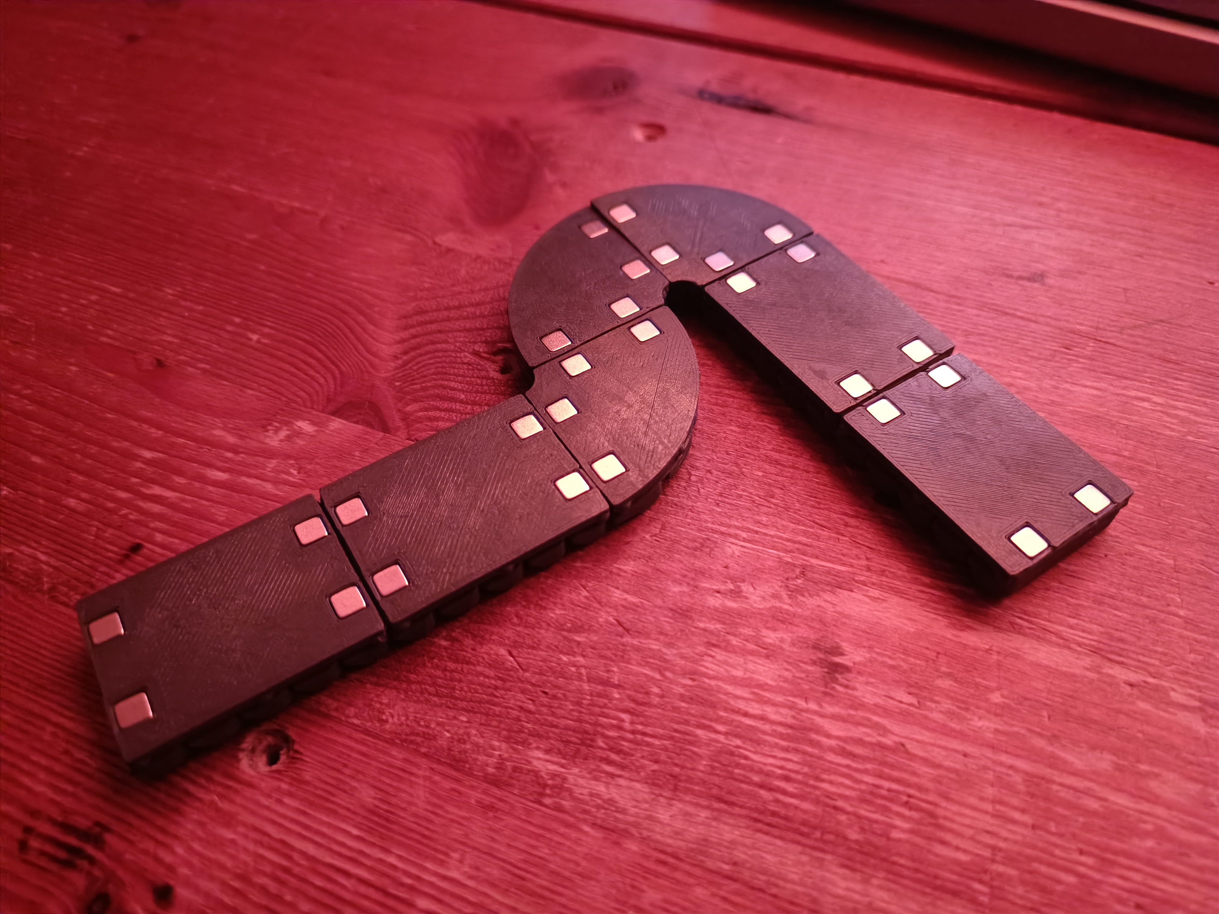 Magnetic Snapping Factorio Transport Belt (8x3mm) - "5mm Magnets" — thumbnail 3