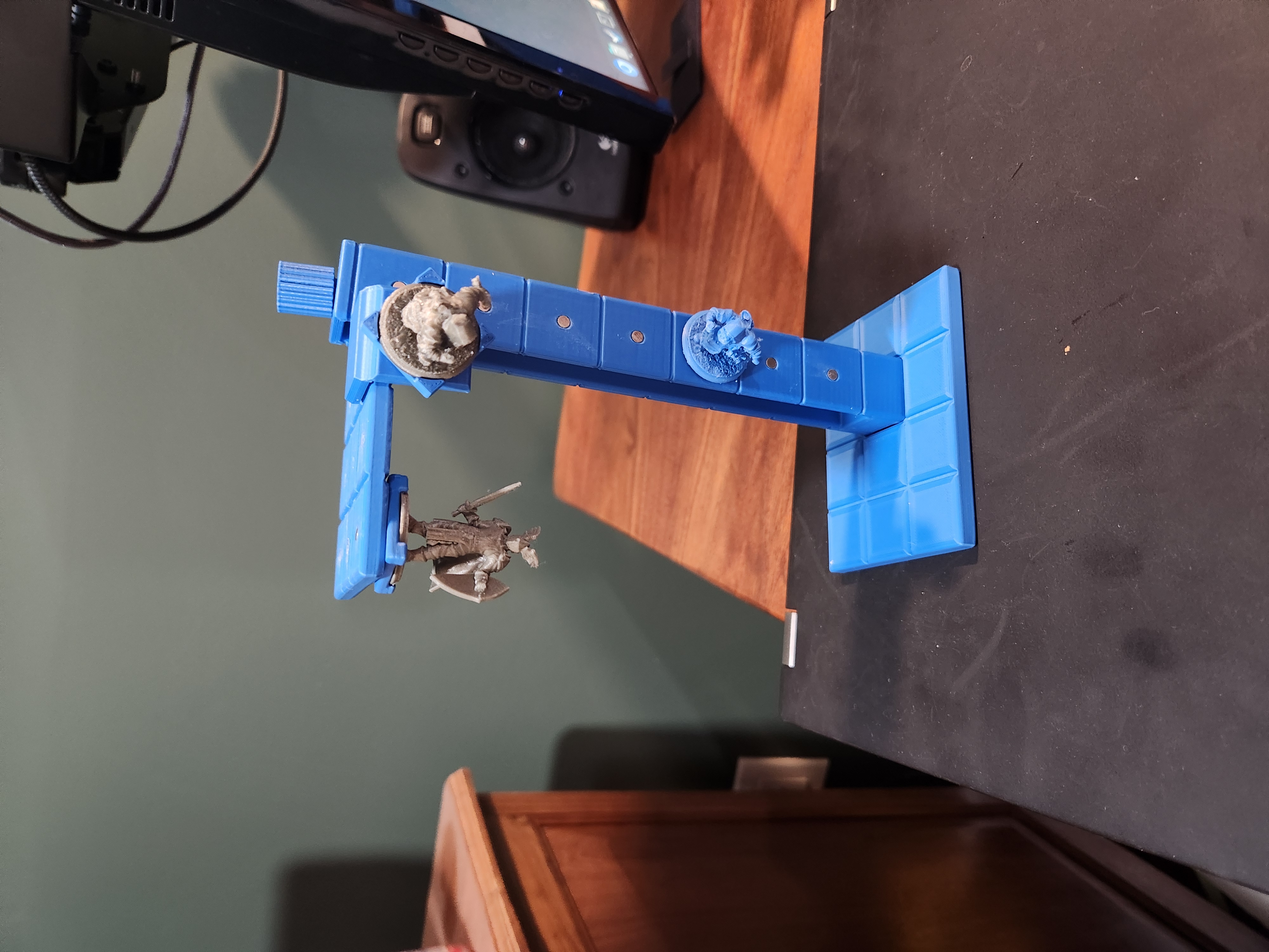 Adjustable Combat Riser/Flight Stand for Tabletop RPG Miniatures with magnets - No Supports Needed