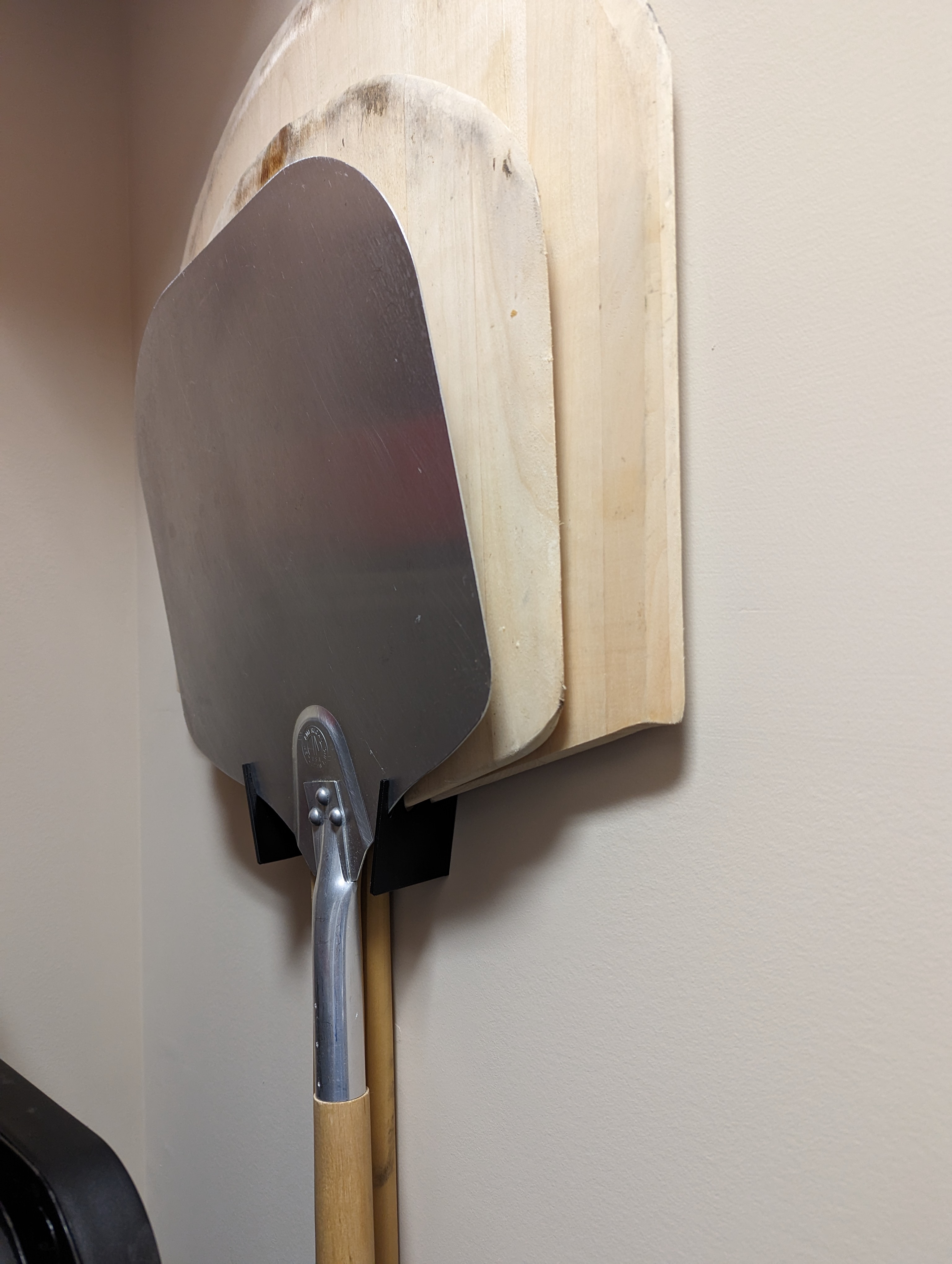 Wall mounted custom pizza peel holder by Twgiambra Download free STL model
