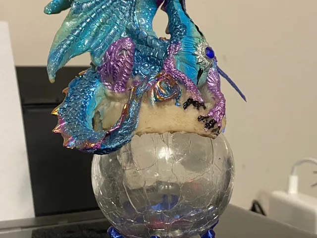 Crystal ball holder