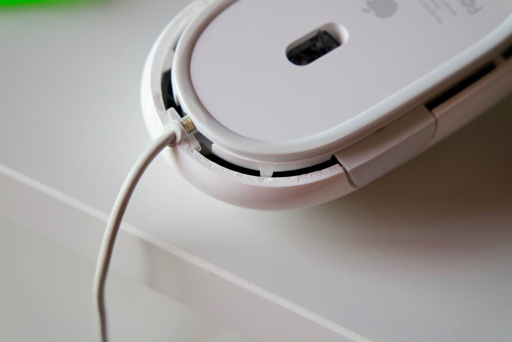 Miniatura 4 do modelo 3D Reusable Apple Mighty Mouse bottom ring