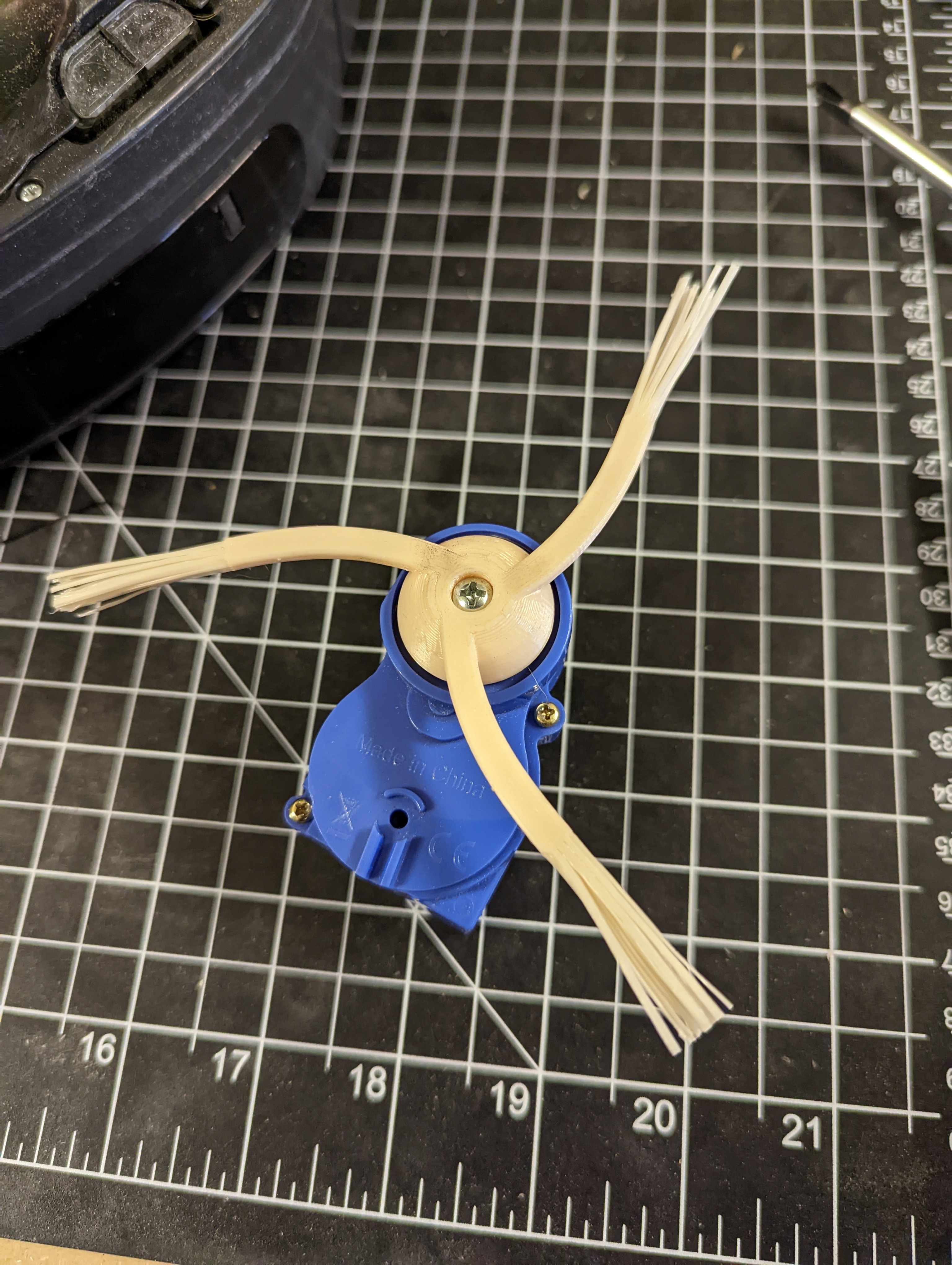 Roomba Compatible Side Brush with Replacement Gears